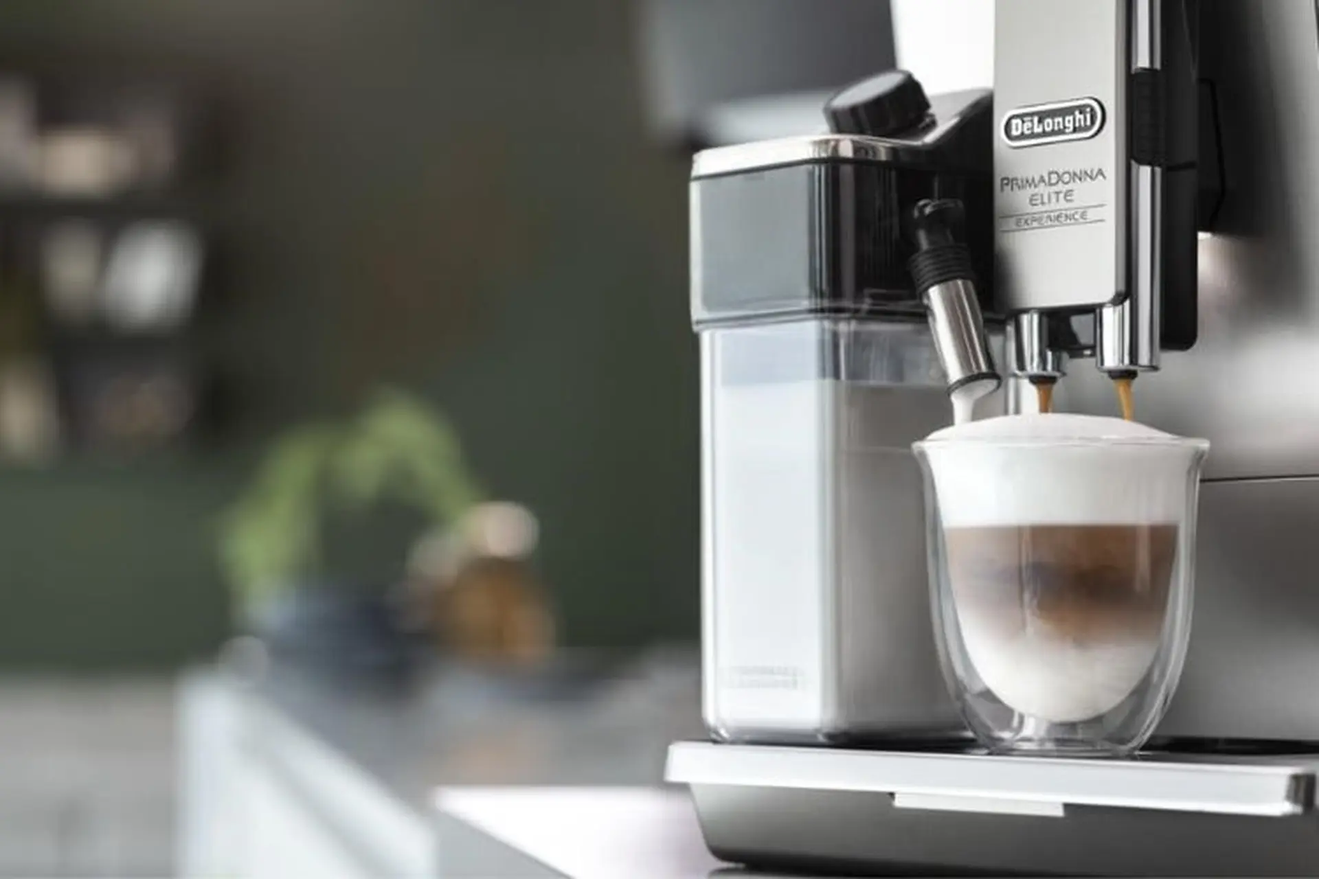 Máy pha cà phê Delonghi có tốt không? Có nên mua máy pha cà phê Delonghi không?