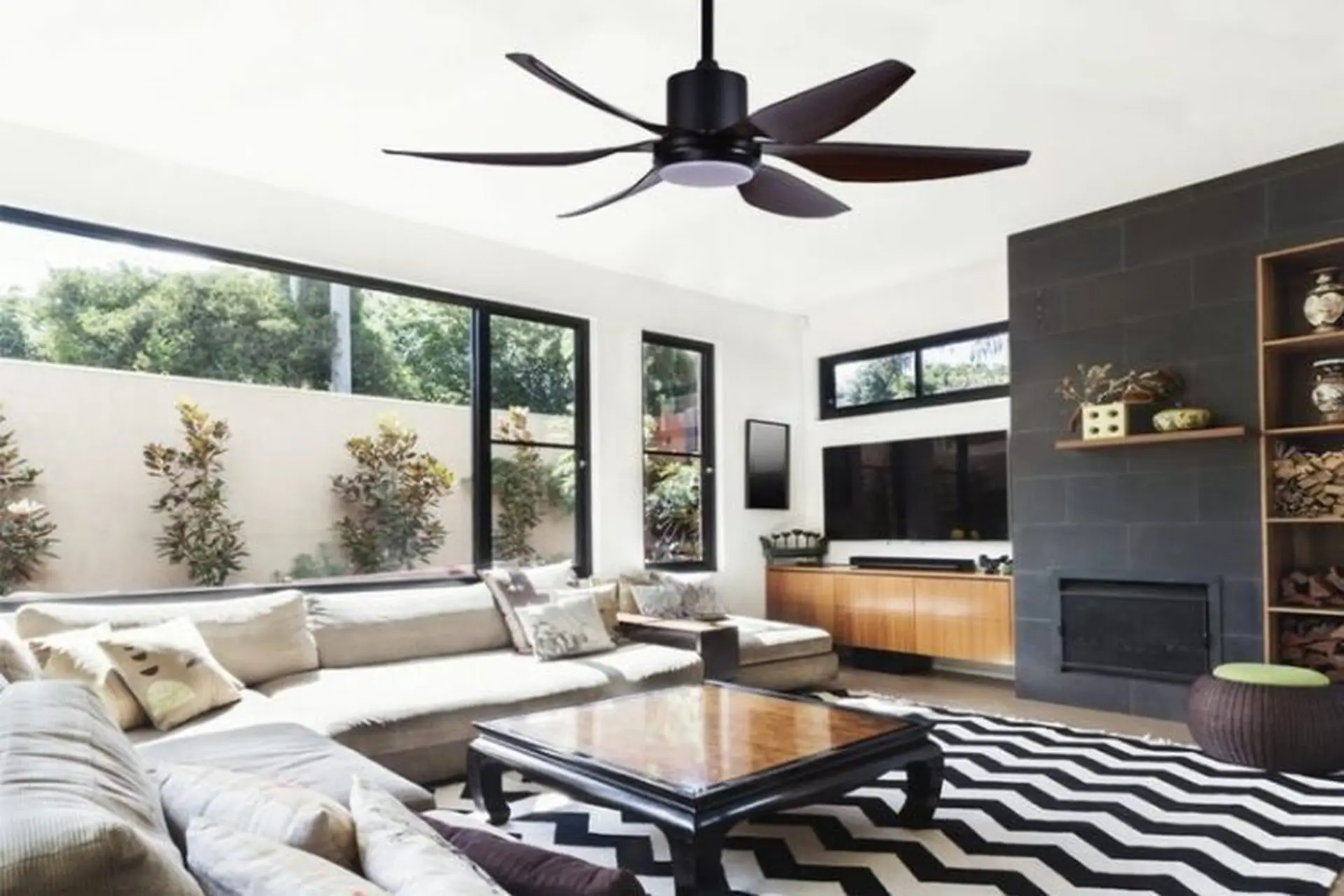 Bỏ túi kinh nghiệm chọn mua quạt trần phòng khách phù hợp với không gian gia đình