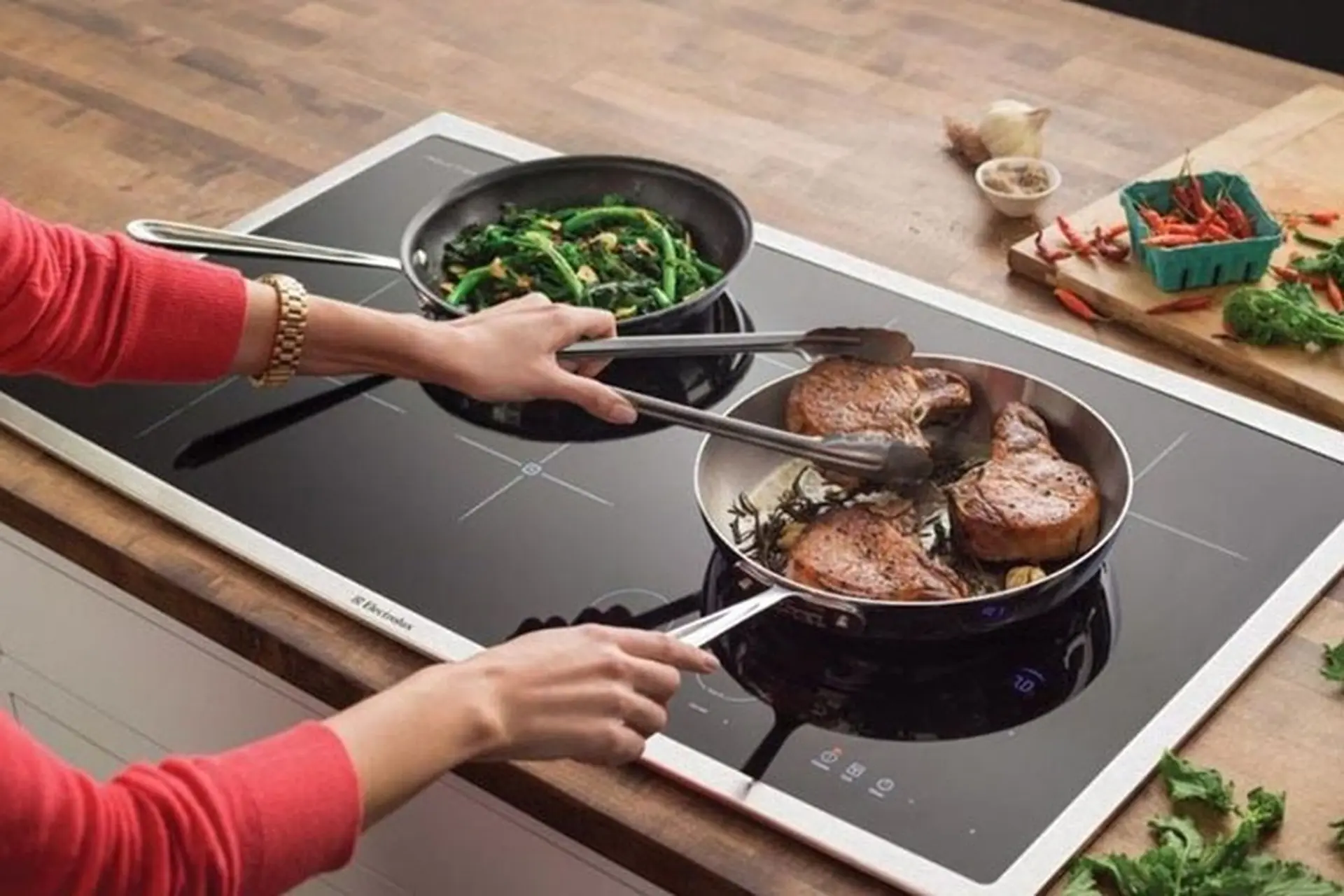 Lý do bếp từ chiên xào không ngon và cách khắc phục