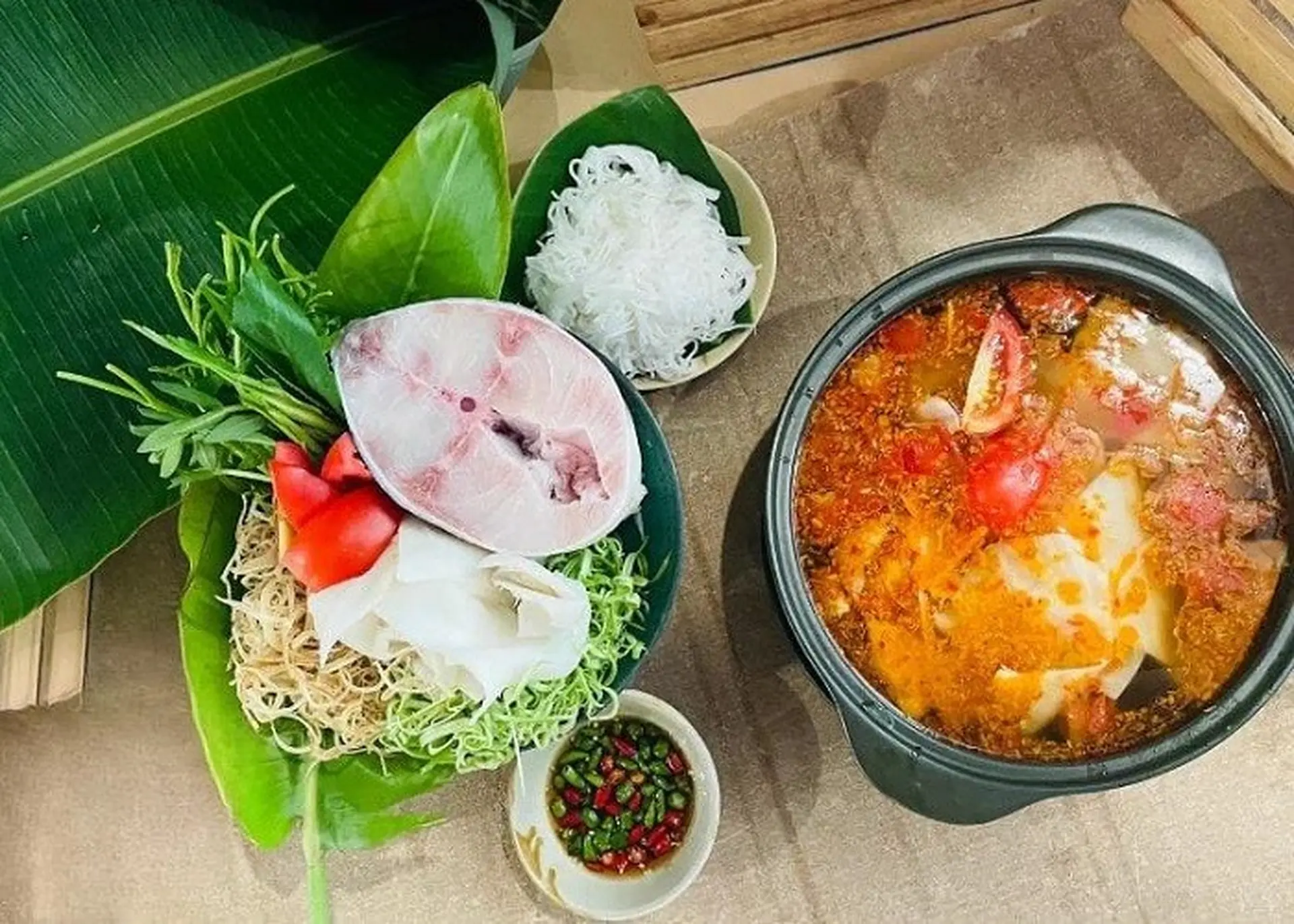 Hướng dẫn cách nấu lẩu cá bớp béo mềm, nước dùng thơm ngọt đậm đà ăn là cuốn