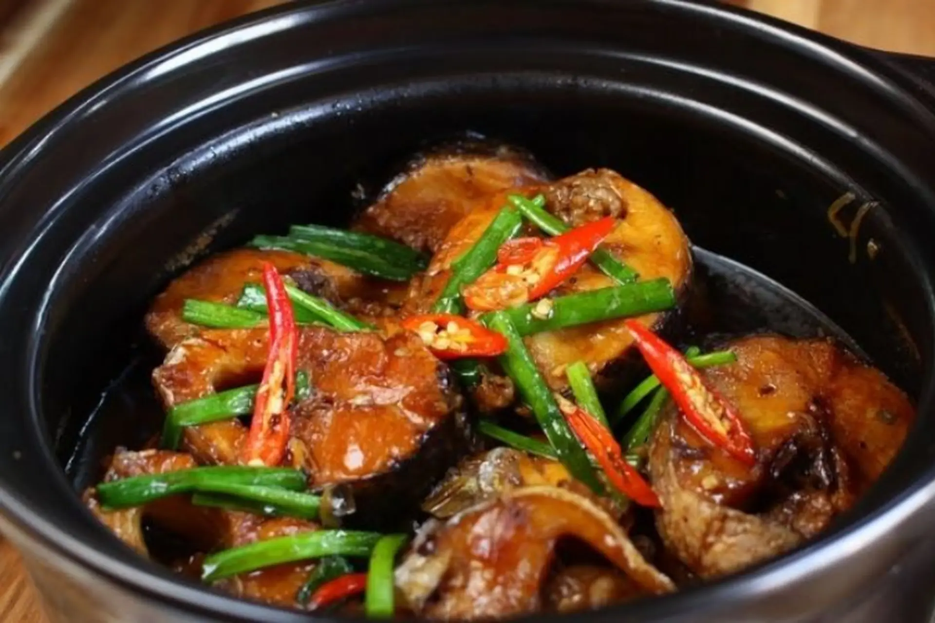 Lưu ngay cách làm cá lóc kho tộ chuẩn hương vị miền Nam thơm ngon khó cưỡng