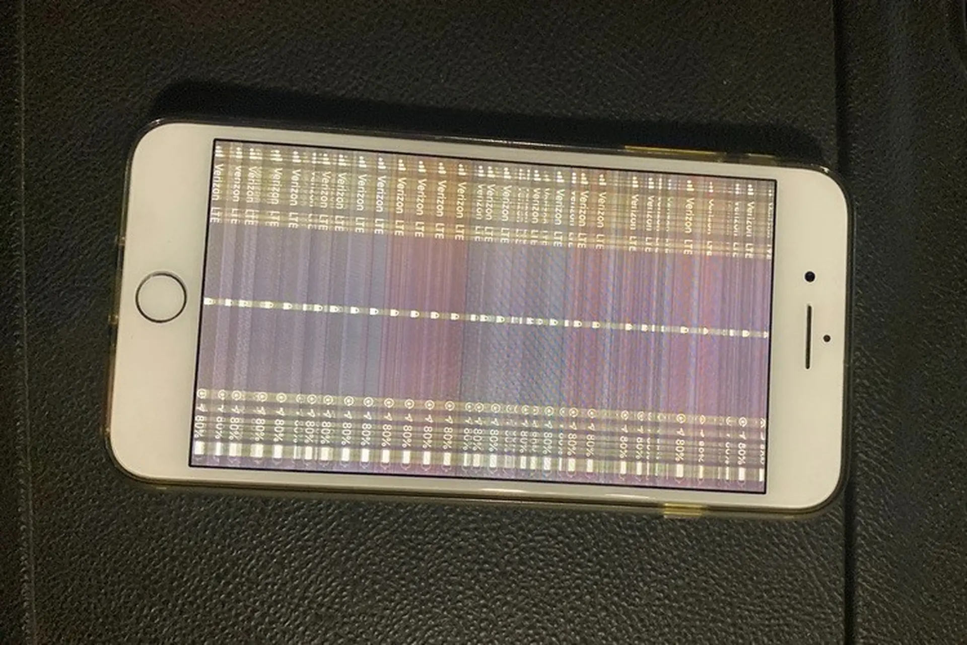 Nguyên nhân khiến iPhone bị lỗi màn hình sọc ngang, sọc dọc, đen hoặc xanh... và cách khắc phục