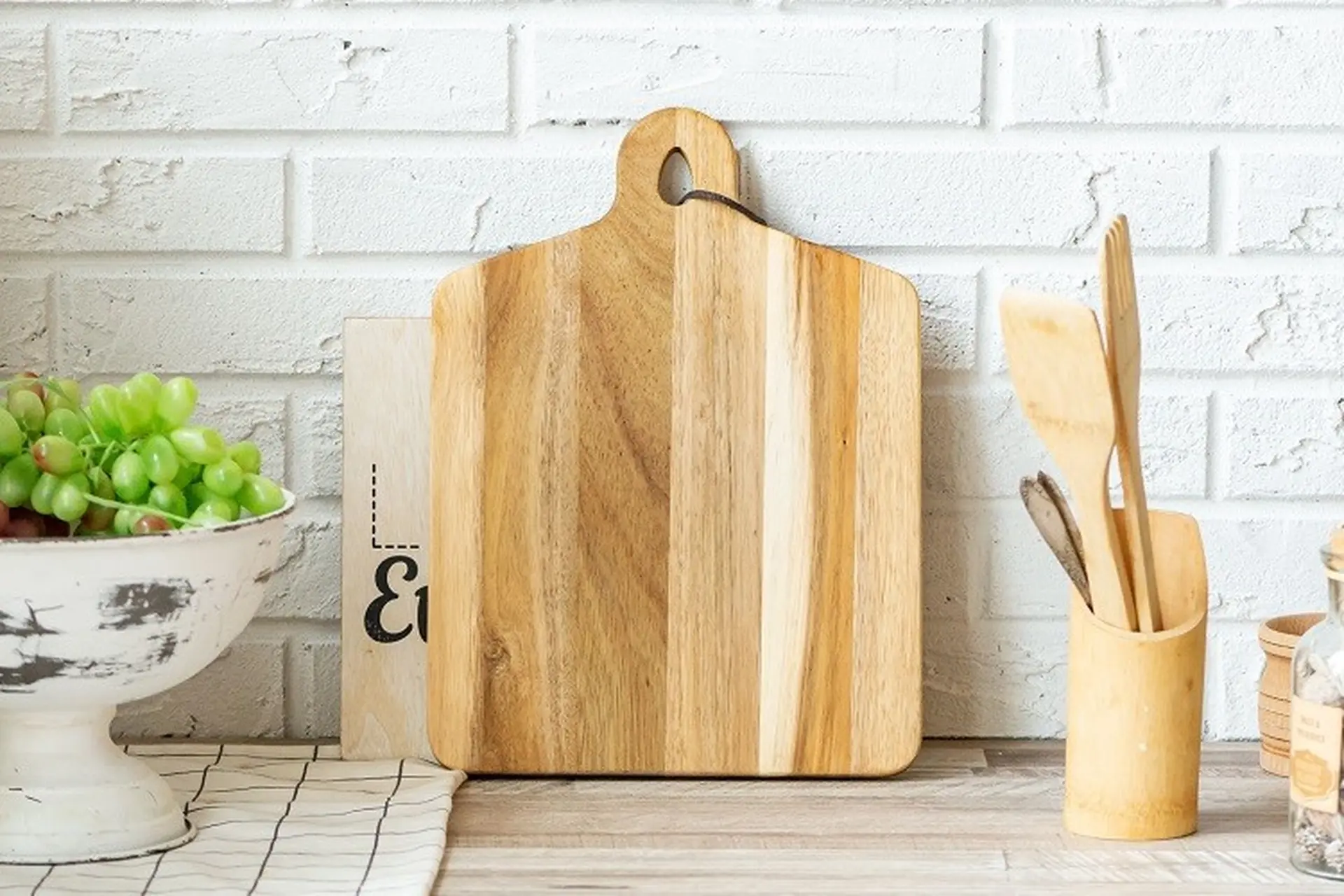Thớt mới mua về nên làm gì? Mẹo xử lý thớt gỗ mới trước khi dùng để thớt luôn bền đẹp, không bị mốc
