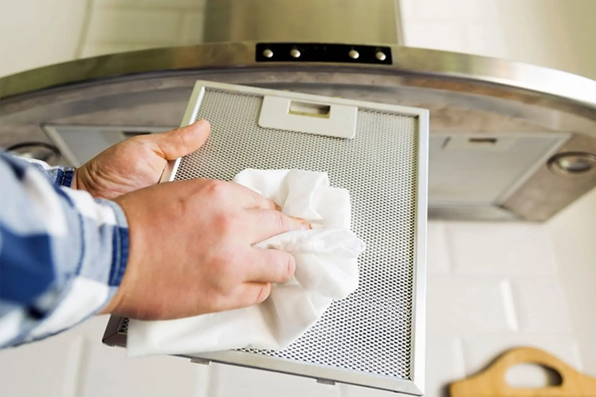 Các bước vệ sinh lưới lọc máy hút mùi tại nhà và lưu ý để thiết bị vận hành bền bỉ