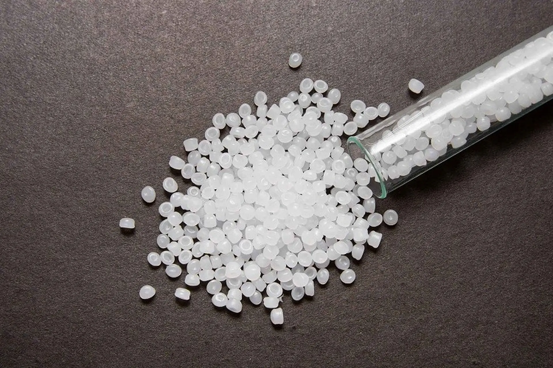 Nhựa Polyetylen (PE - Polyethylene) là gì? Phân loại và ứng dụng của Polyethylene trong thực tế