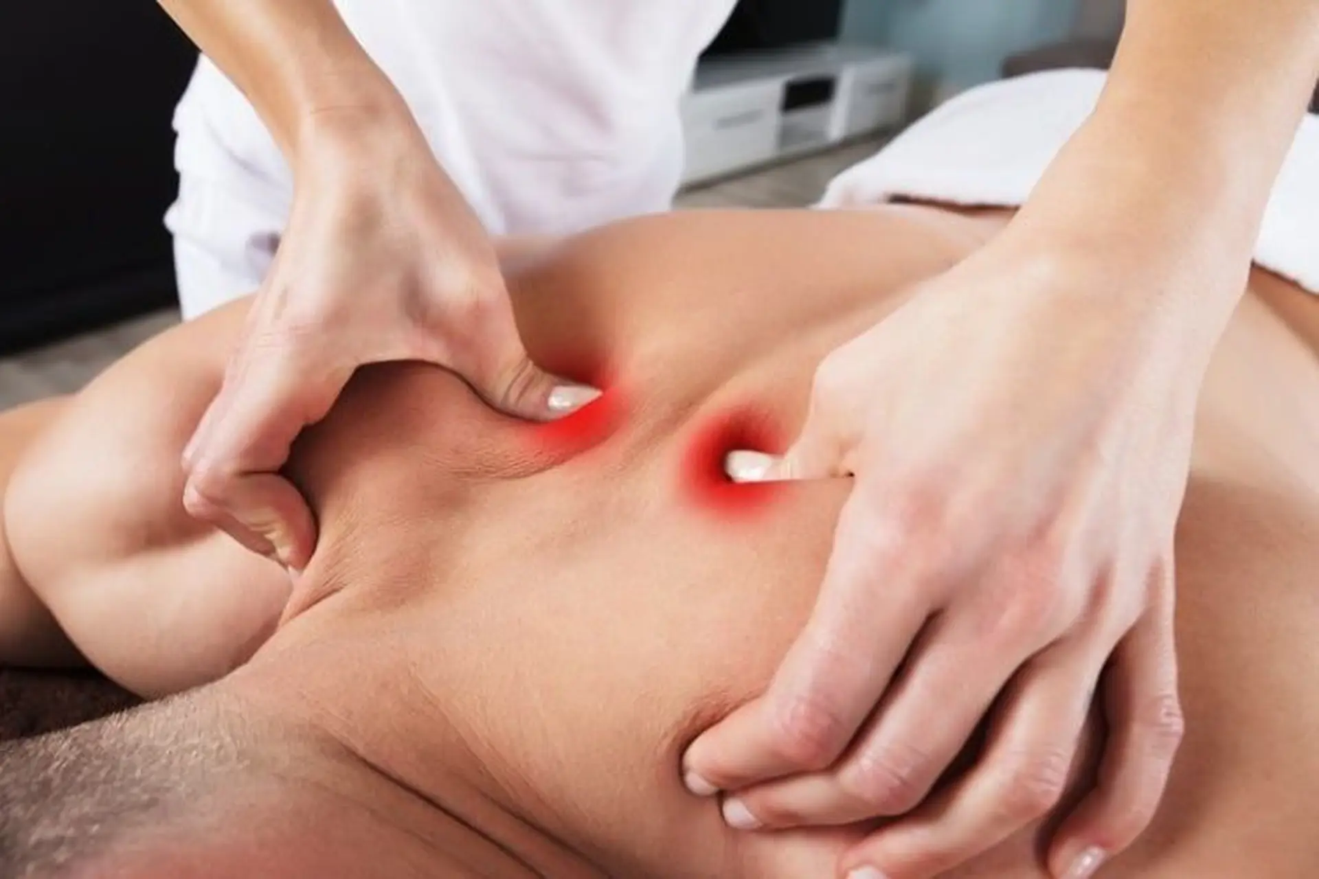 Các cách massage lưng để giảm mệt mỏi và những lưu ý khi thực hiện để đảm bảo an toàn