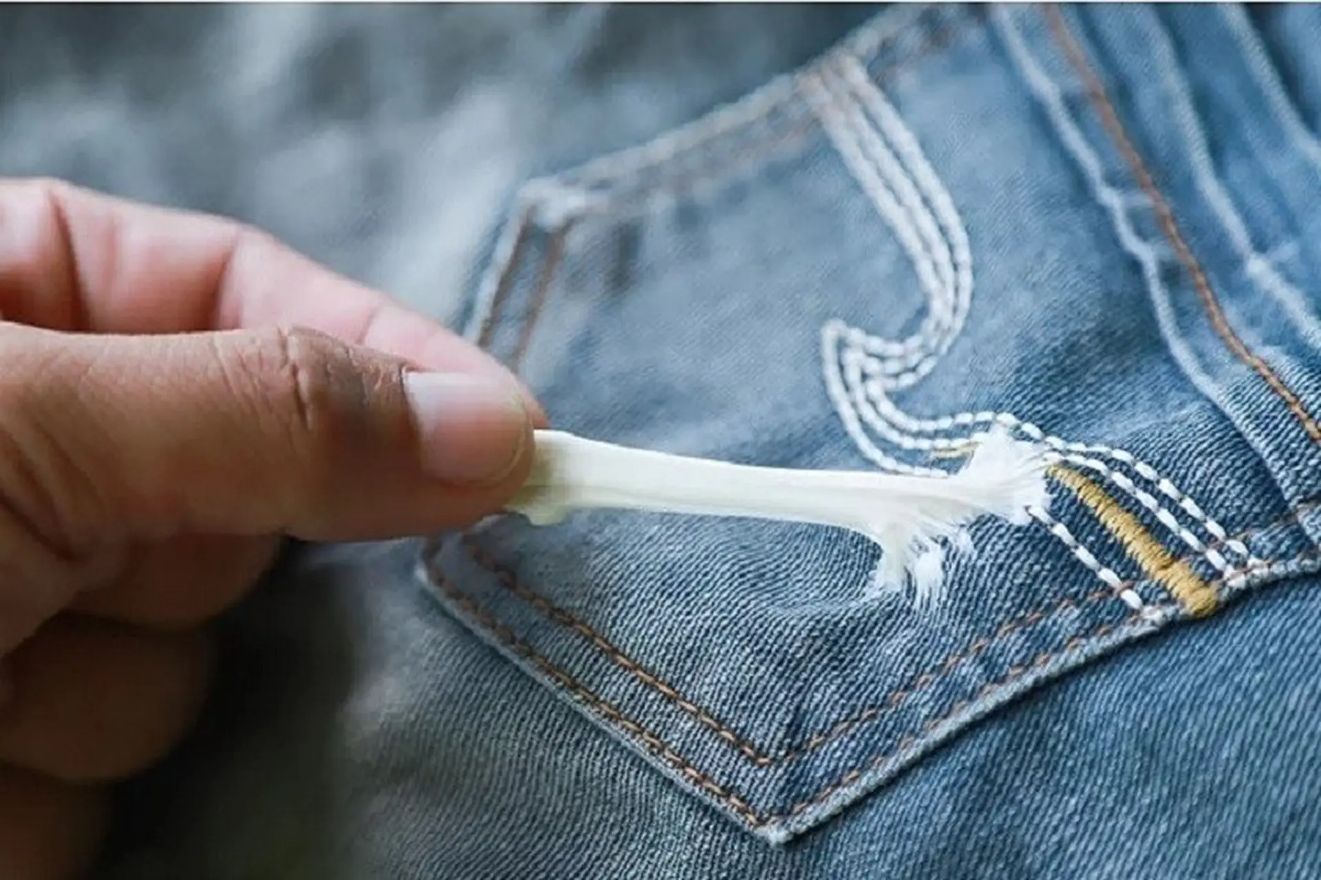 6 cách tẩy kẹo cao su dính vào quần áo đơn giản, nhanh chóng, dễ thực hiện tại nhà