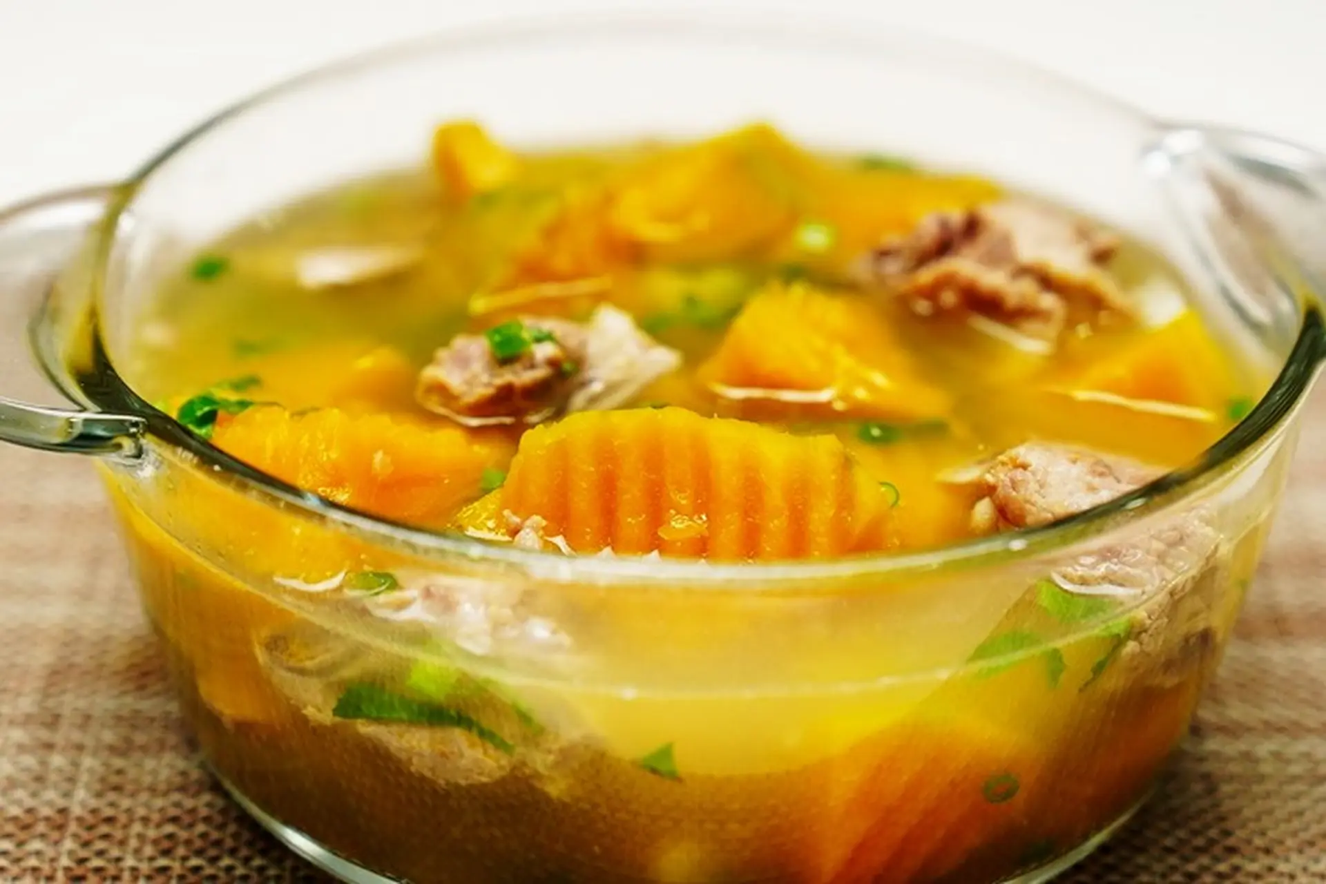 Cách nấu canh bí đỏ hầm xương đậm đà, gói gọn hương vị thơm ngon trong một nồi nấu đầy dinh dưỡng