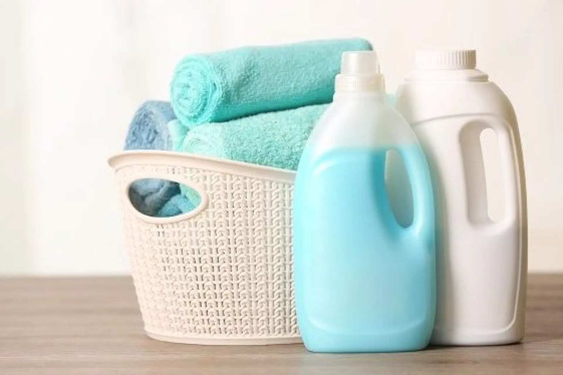 Hướng dẫn cách dùng nước xả vải đúng cách, tiết kiệm và khiến quần áo thơm lâu cả ngày