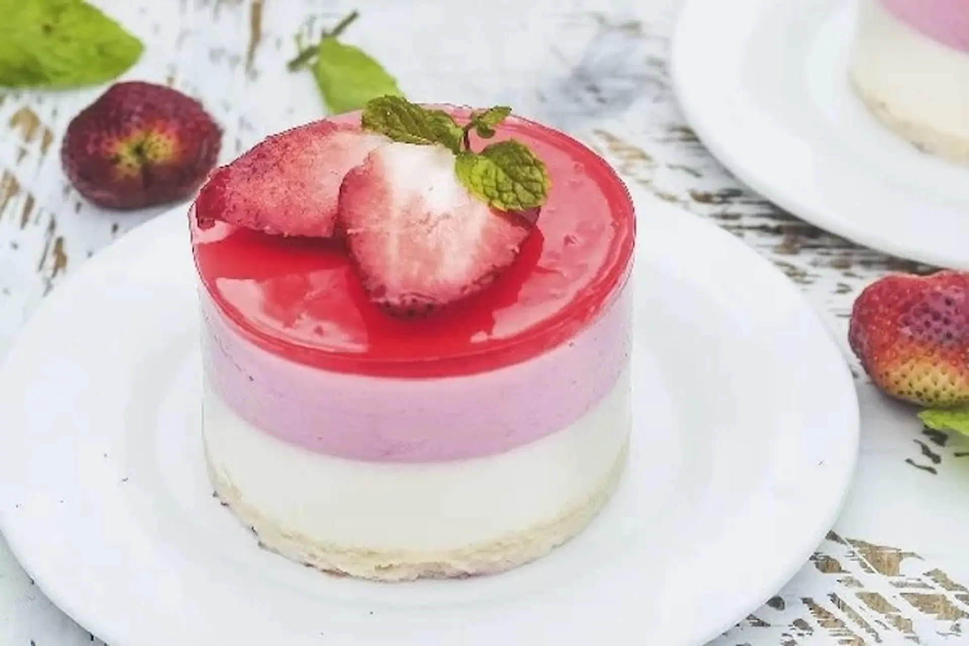 Món bánh mousse dâu lạ miệng kích thích vị giác dành cho những tín đồ “hảo ngọt”