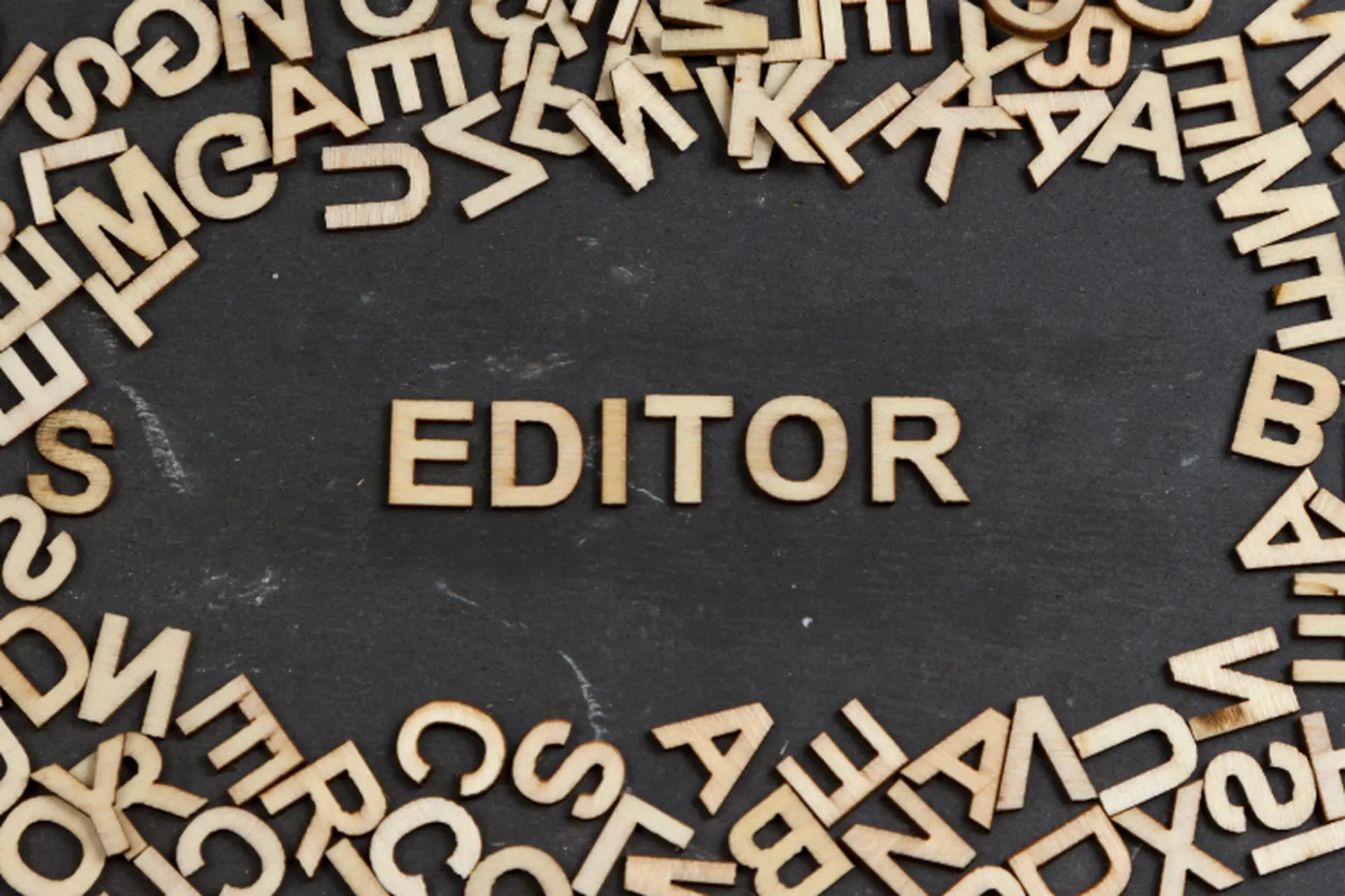 Editor là gì? Editor yêu cầu có những kỹ năng gì, triển vọng nghề nghiệp ra sao?