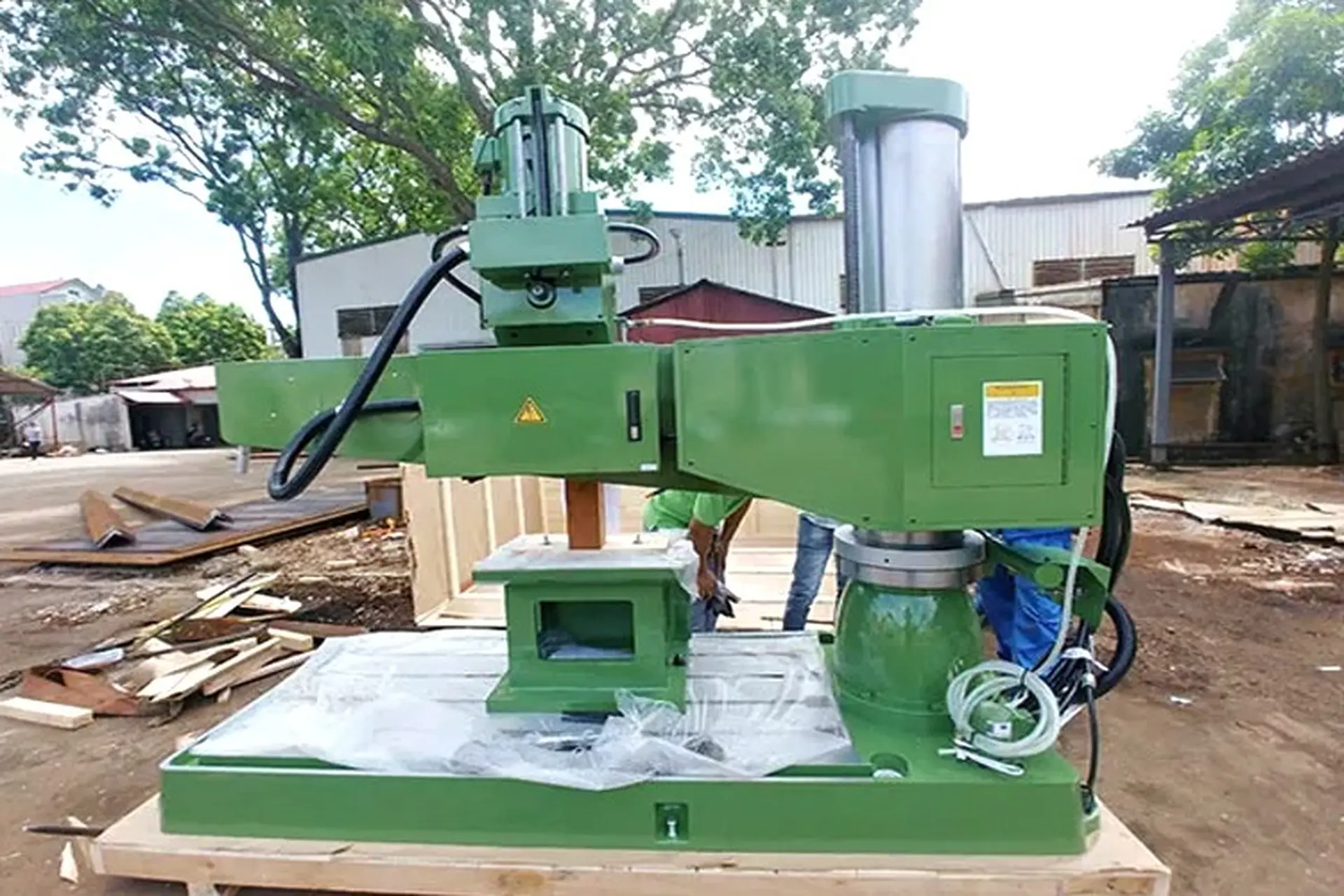 Máy khoan cần là gì? Hoạt động như thế nào? Những vấn đề cơ bản cần biết về máy khoan cần