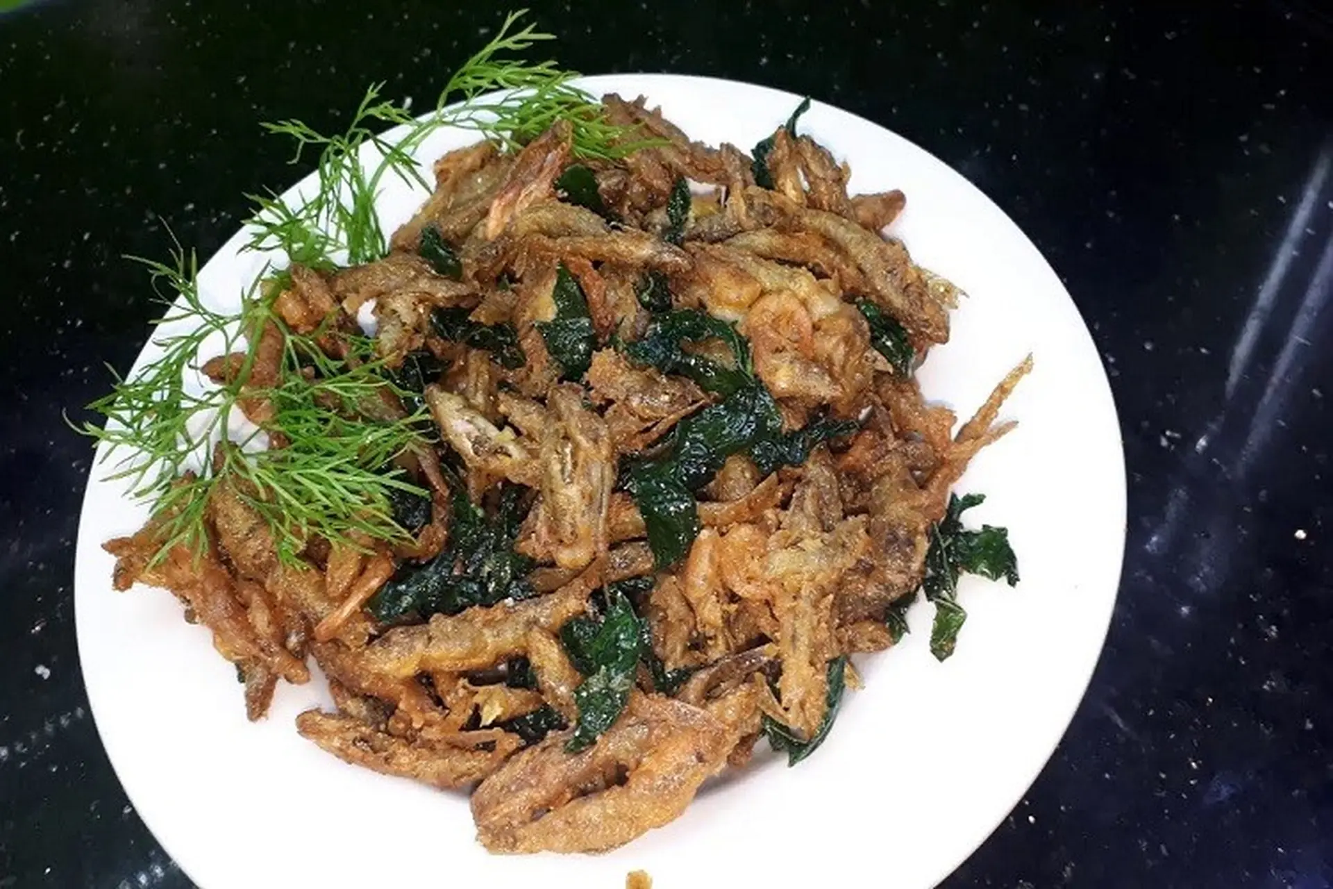 Hướng dẫn chi tiết làm món cá bống chiên lá lốt giòn rụm, hấp dẫn, dễ dàng tại nhà