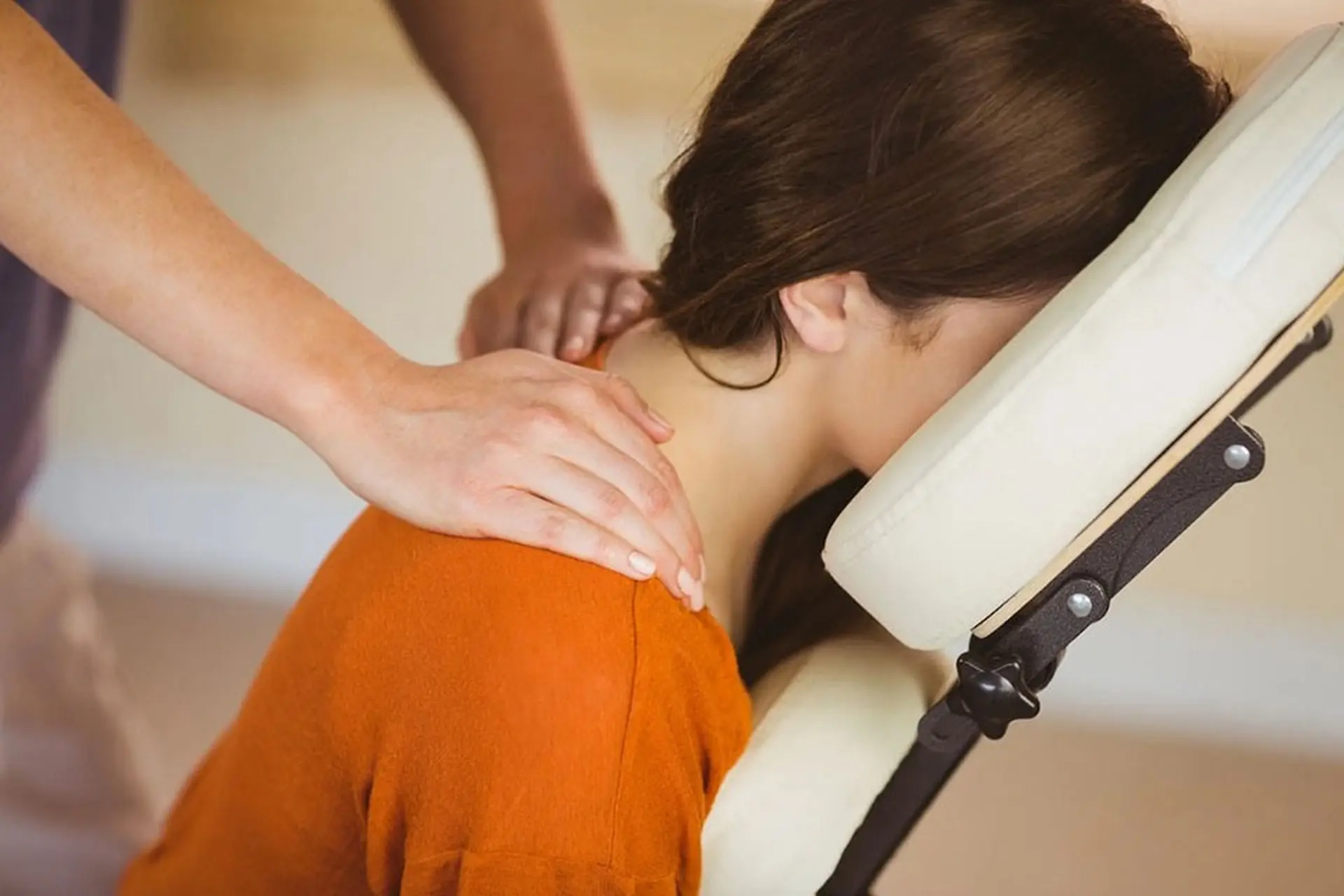 Những tác dụng "thần kỳ" của việc massage cổ vai gáy mà rất nhiều người không biết