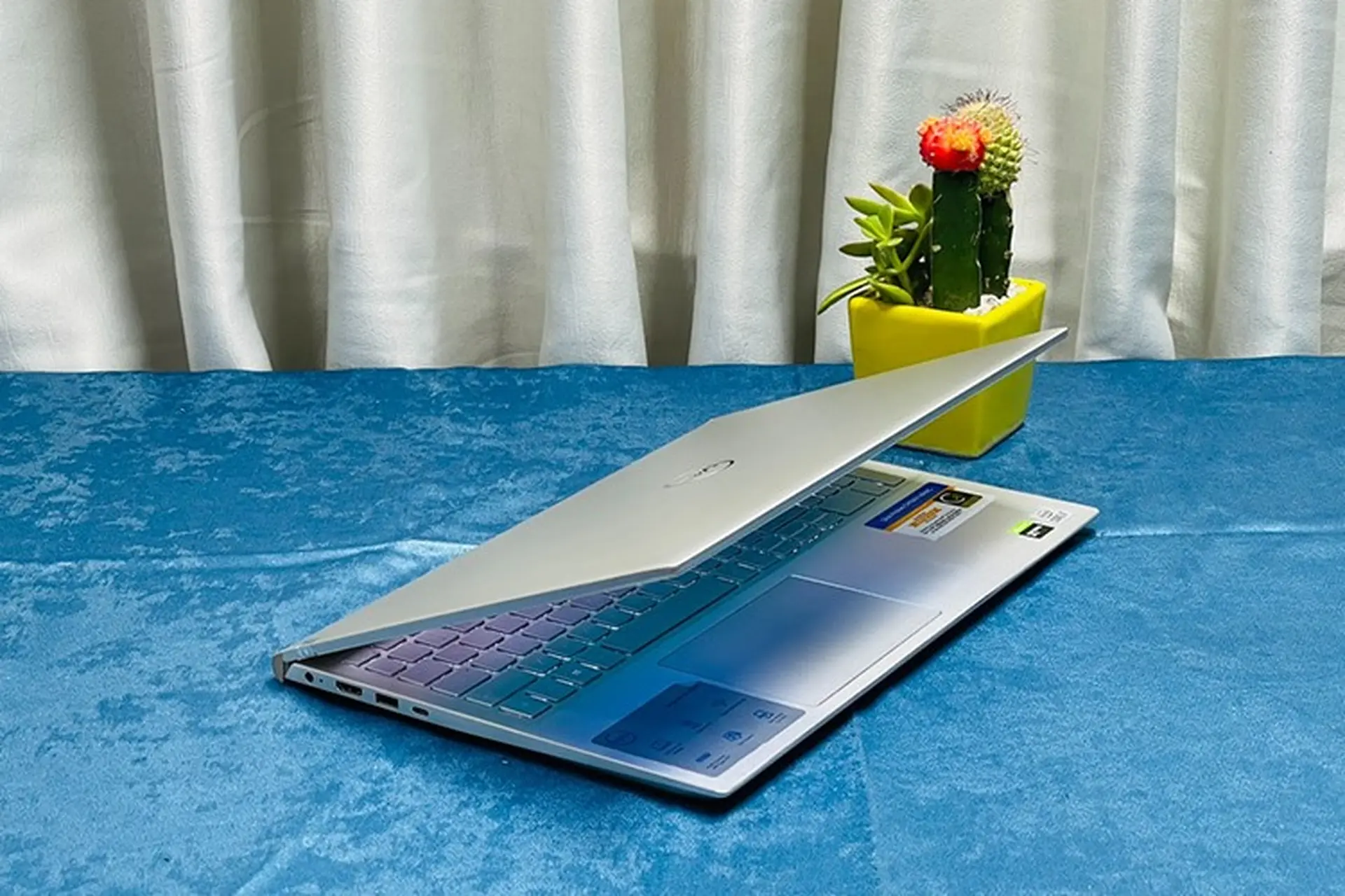 Top 5 laptop văn phòng có card rời 2024 phù hợp làm việc, chơi game lẫn đồ họa