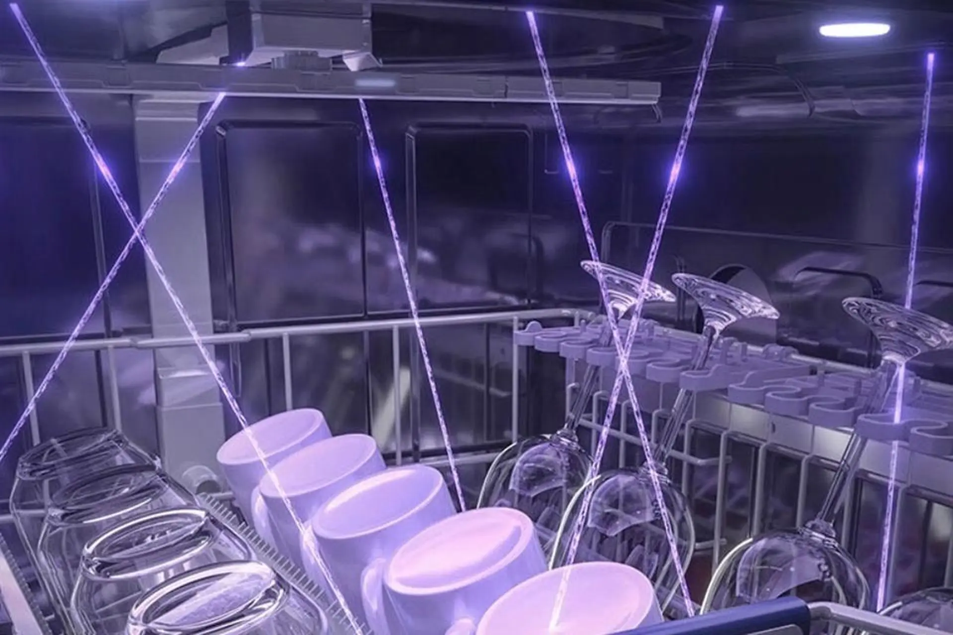 Tất tần tật về công nghệ rửa chén UV có trên những chiếc máy rửa bát hiện đại