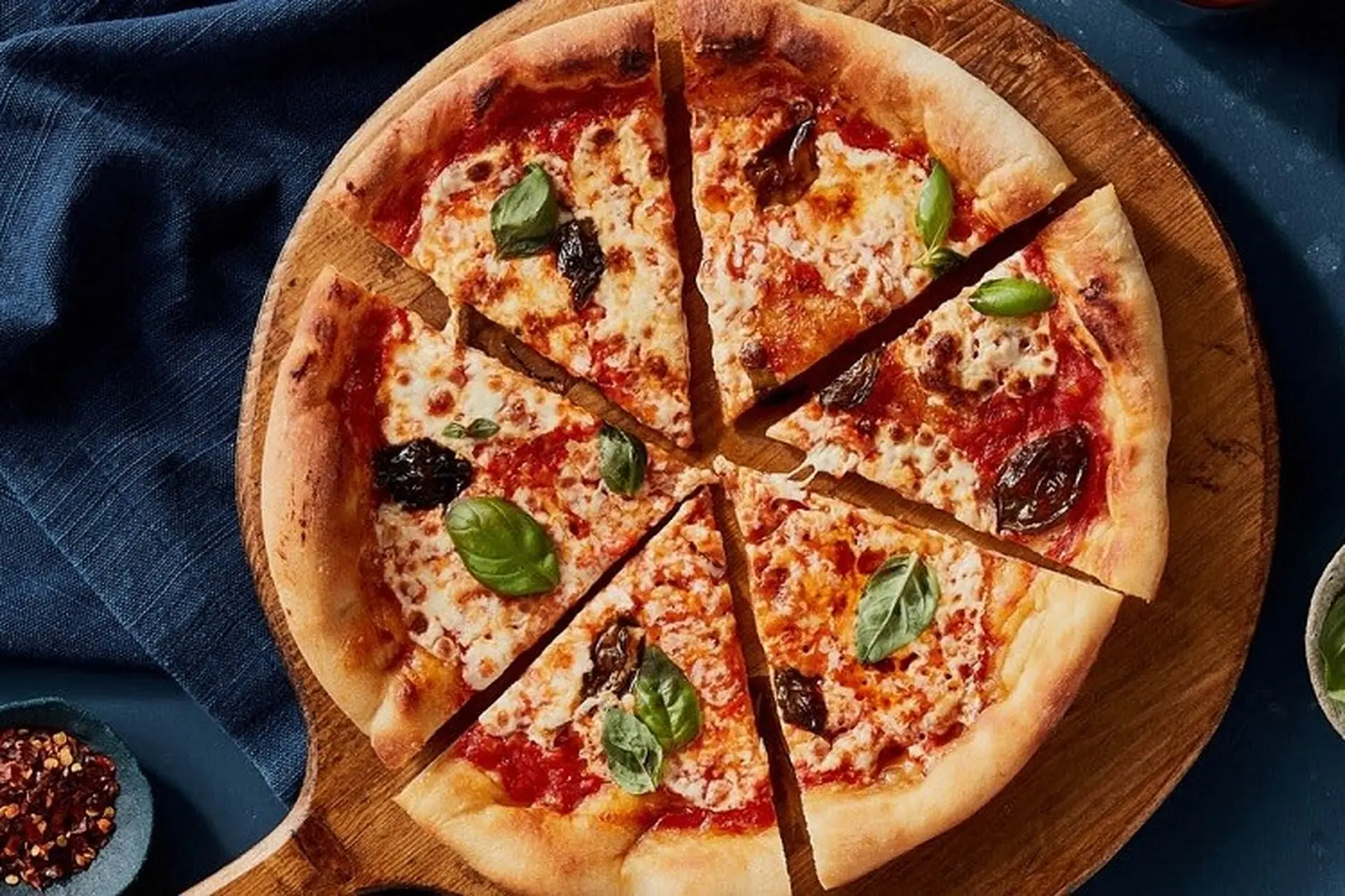 Pizza để được bao lâu trong tủ lạnh? Mẹo bảo quản và hâm nóng pizza trong tủ lạnh