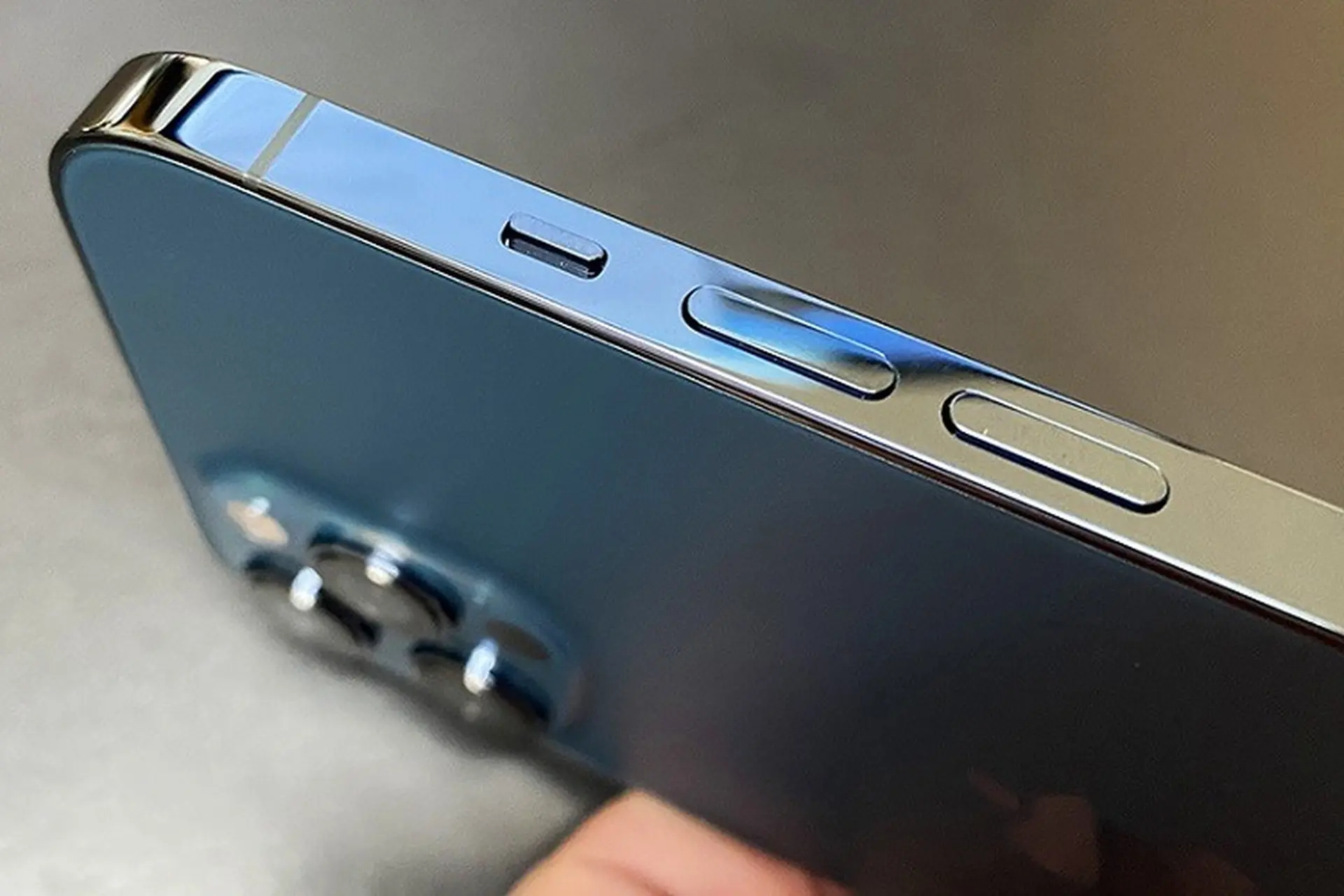 Sửa n&uacute;t tăng giảm &acirc;m lượng iPhone kh&ocirc;ng bấm được với mẹo đơn giản