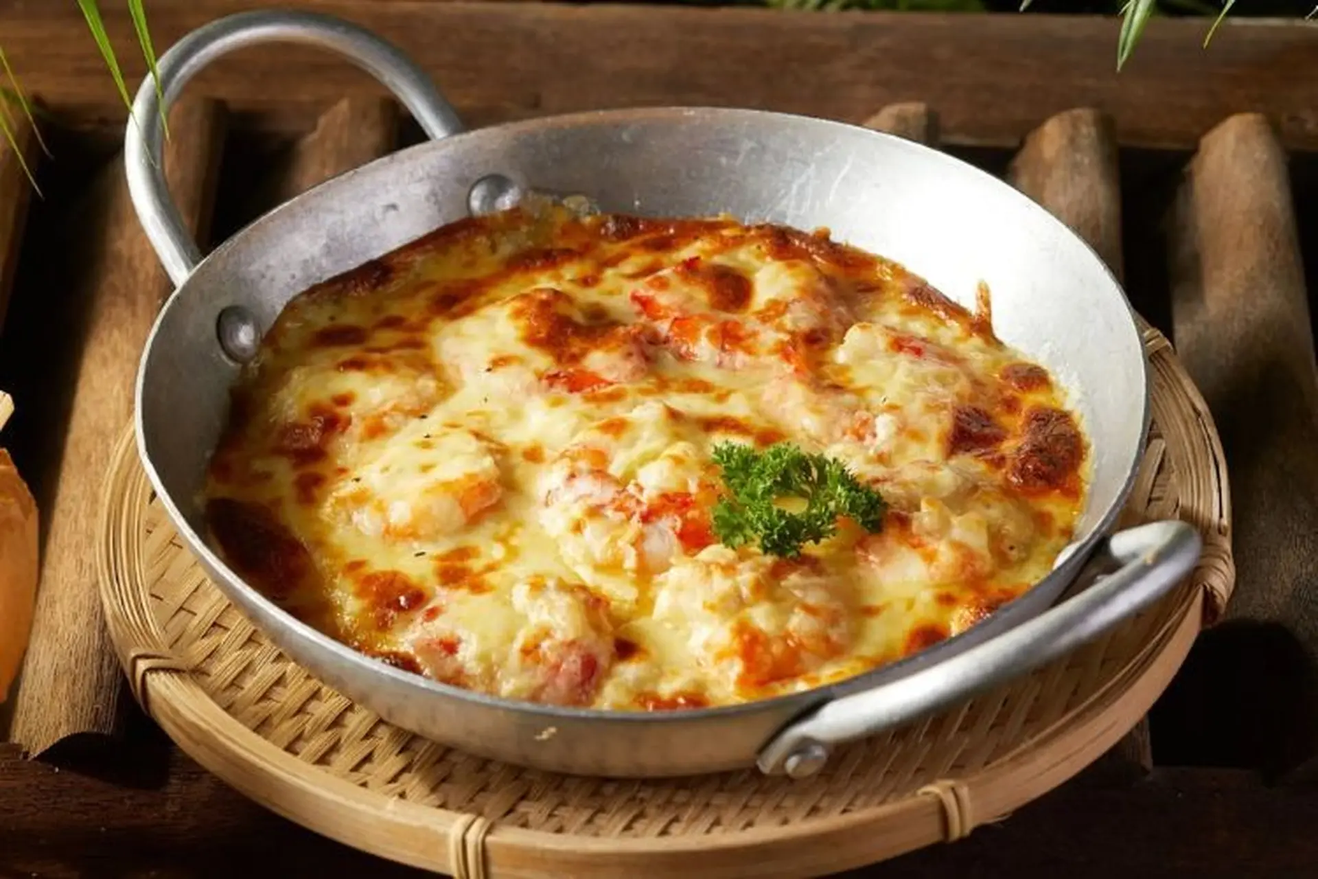 Hướng dẫn làm tôm sốt phô mai thơm béo, hấp dẫn tại nhà