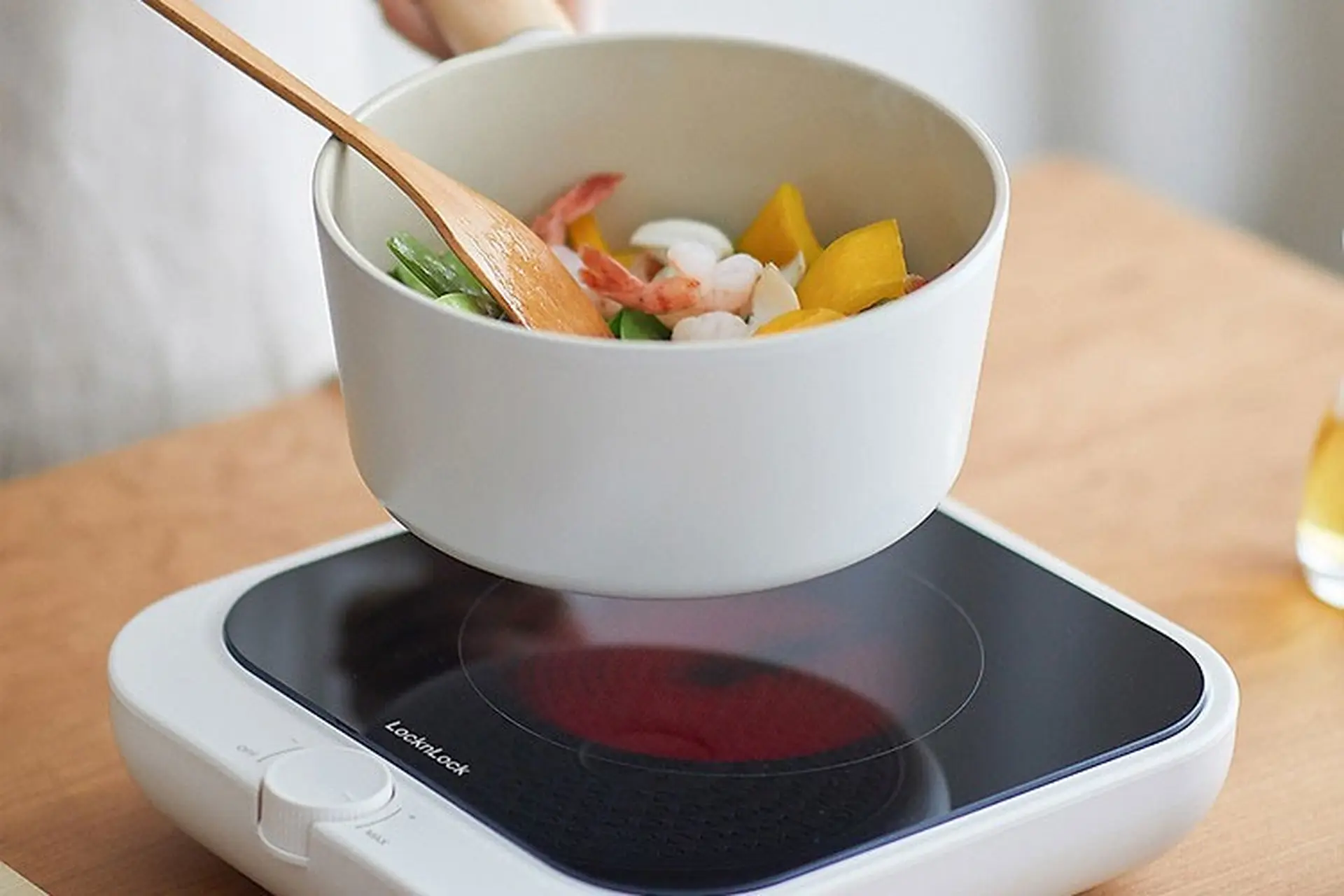 Bếp hồng ngoại Lock&Lock có tốt không? Có nên mua bếp hồng ngoại Lock&Lock không?