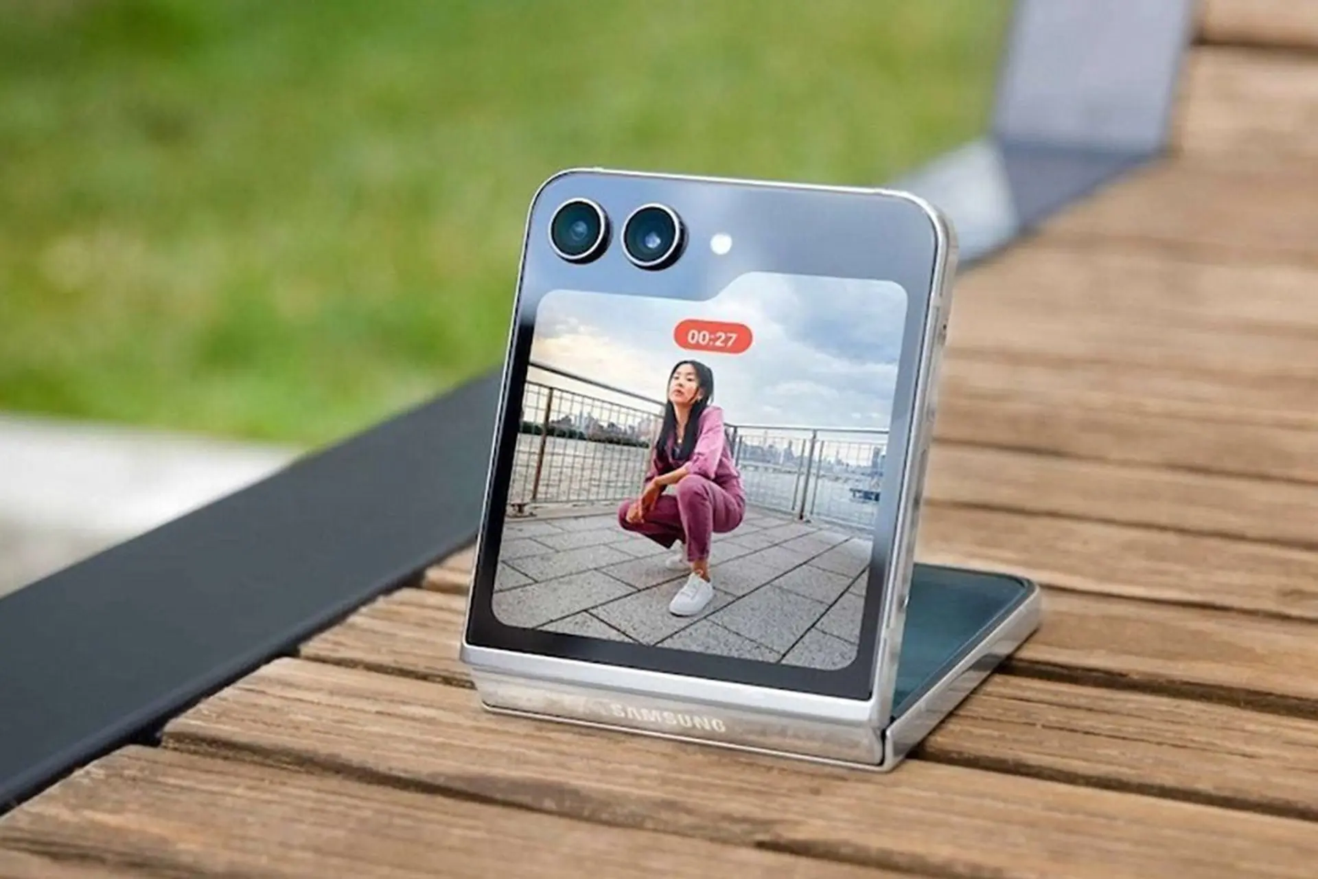 Màn hình phụ Samsung Galaxy Z Flip6 có nâng cấp và tính năng mới gì đáng chú ý?