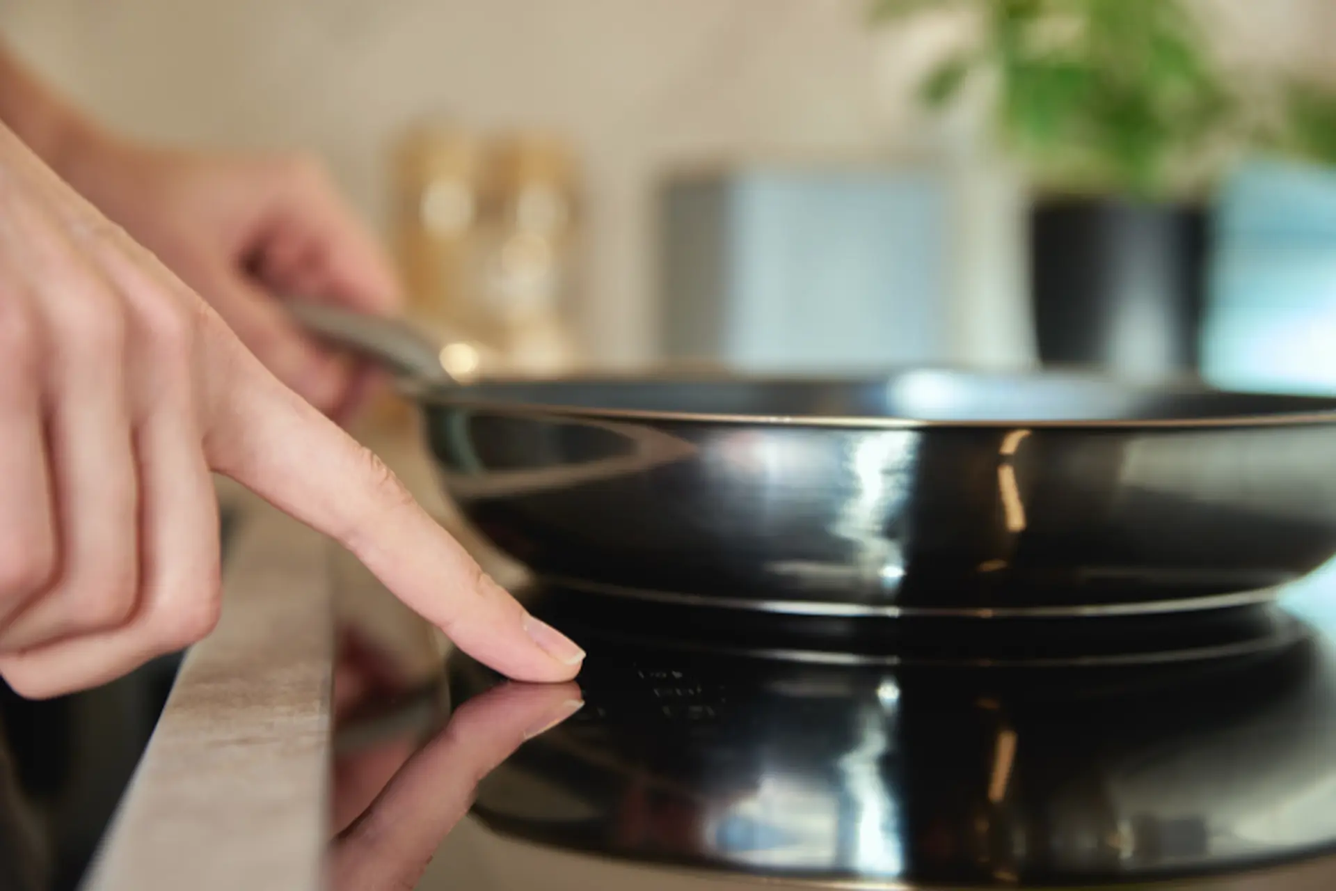 Giải đáp: Có nên sử dụng bếp từ kết hợp hồng ngoại không? Làm thế nào để chọn mua bếp chất lượng?