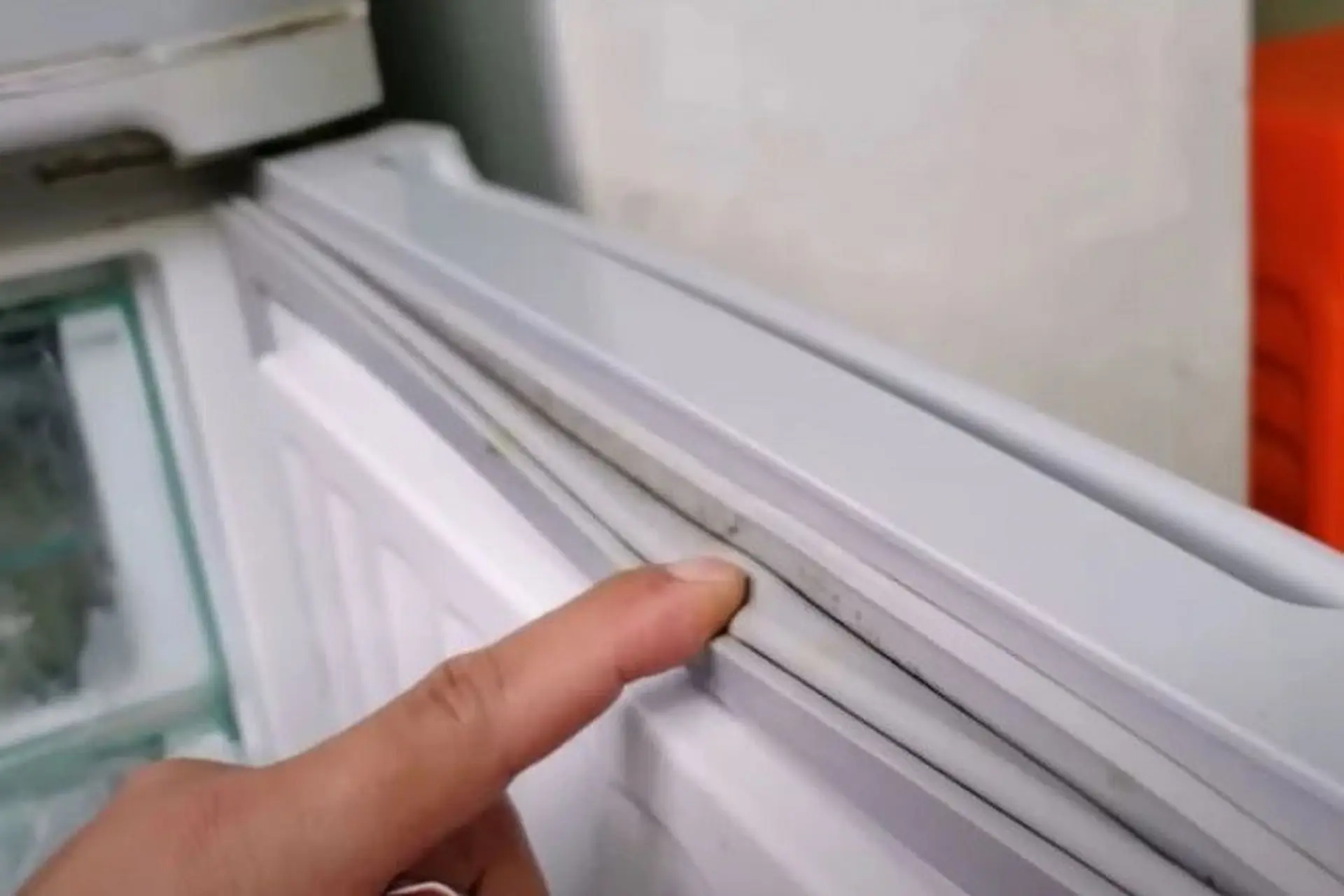 Tẩy nấm mốc của gioăng tủ lạnh: 5 cách siêu đơn giản bạn sẽ ước mình biết sớm hơn