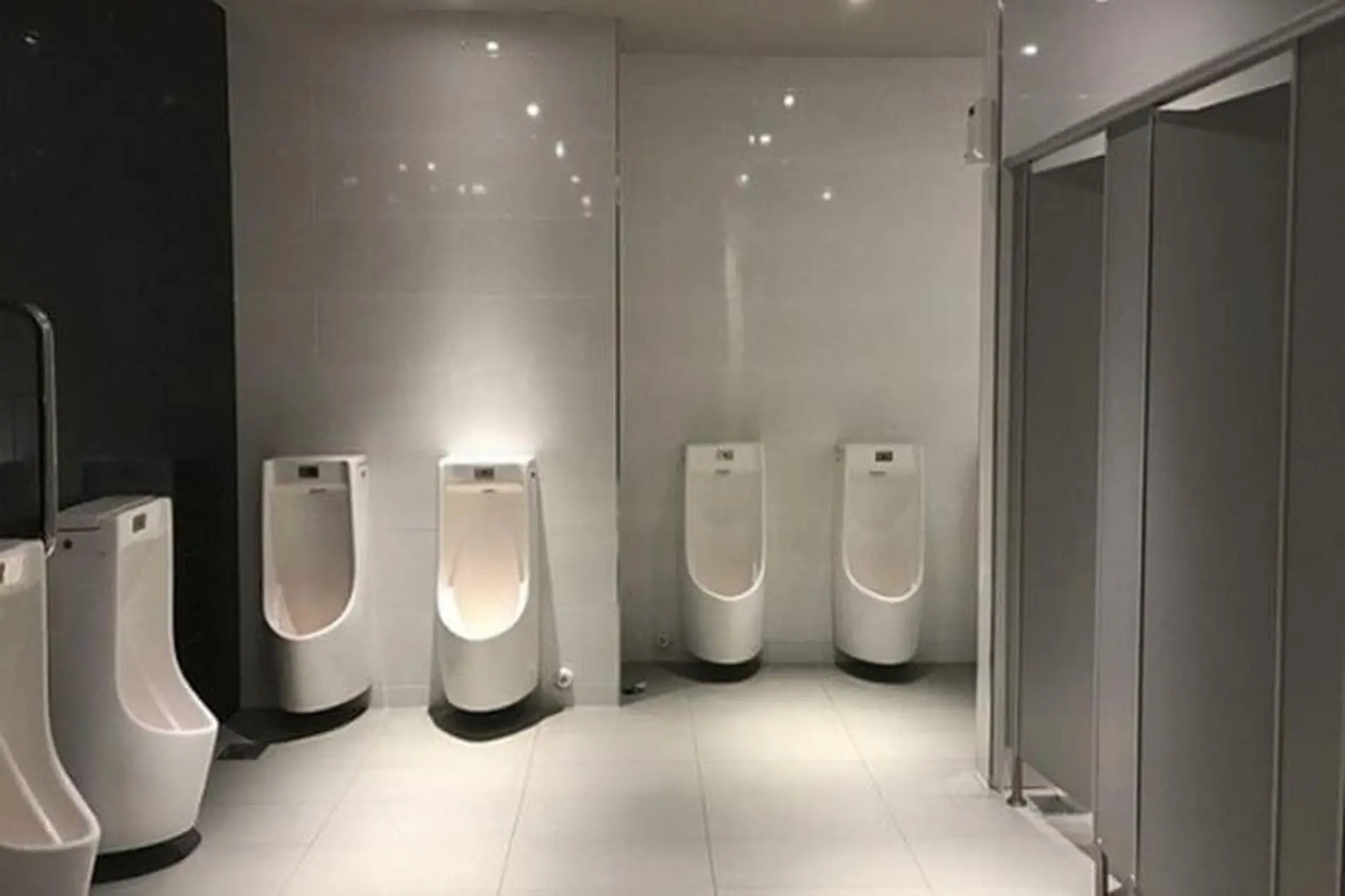 Kích thước tiểu nam tiêu chuẩn hiện nay là bao nhiêu? Top các bồn tiểu nam phổ biến 2024