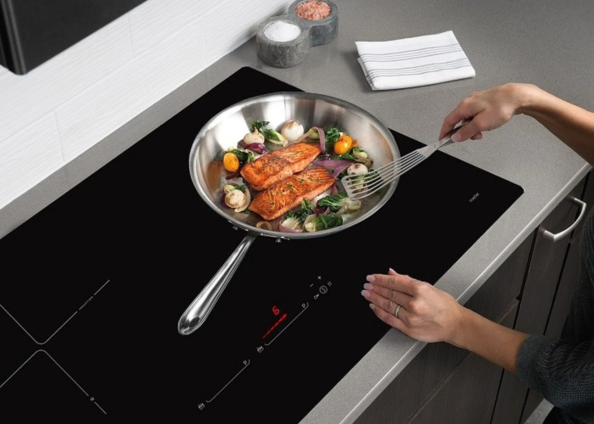 Hướng dẫn cách sử dụng bếp từ Nagakawa an toàn, tiết kiệm điện năng và kéo dài tuổi thọ