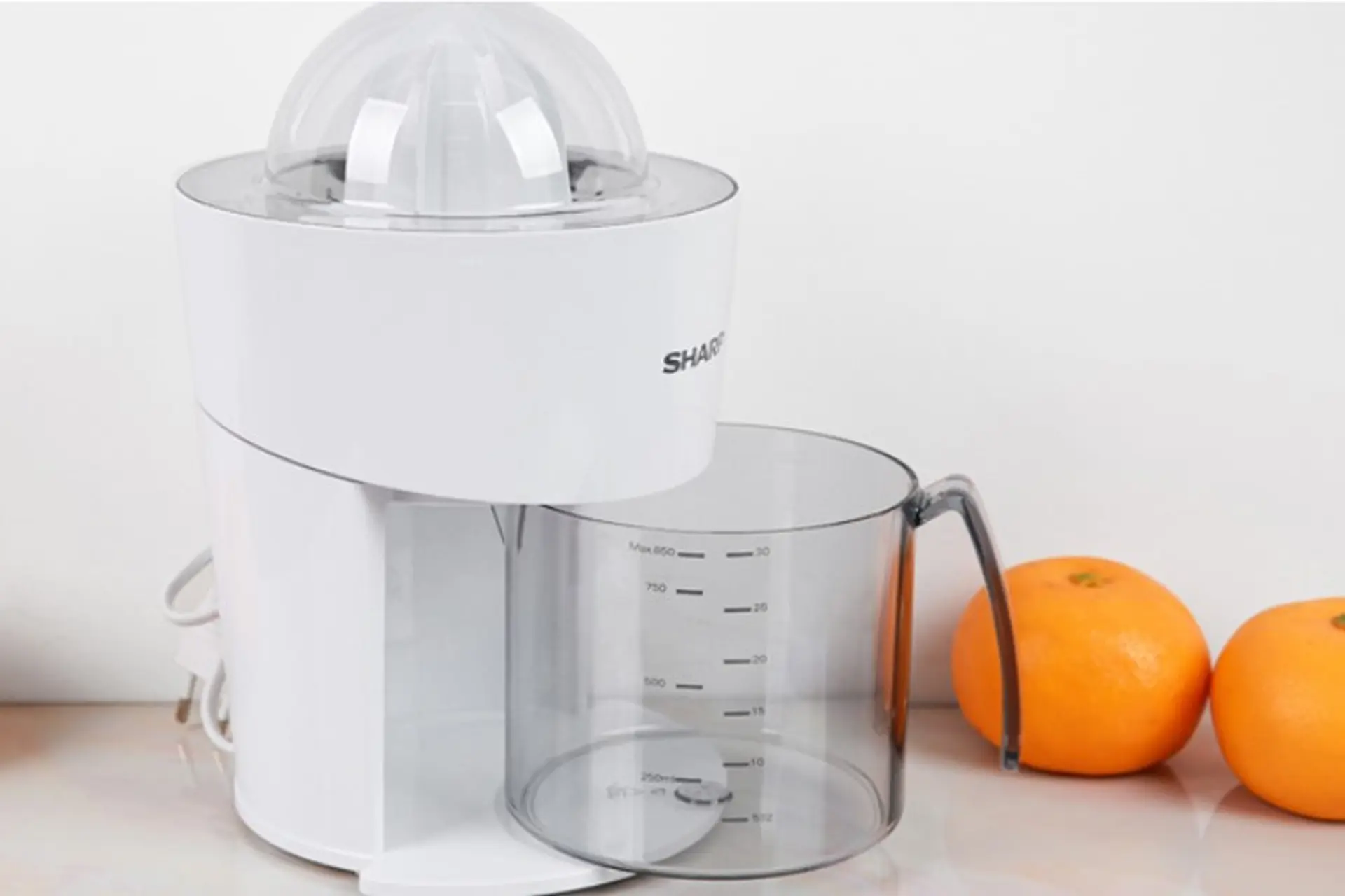 Có nên mua máy vắt cam của Nhật thay cho dụng cụ vắt cam truyền thống không?