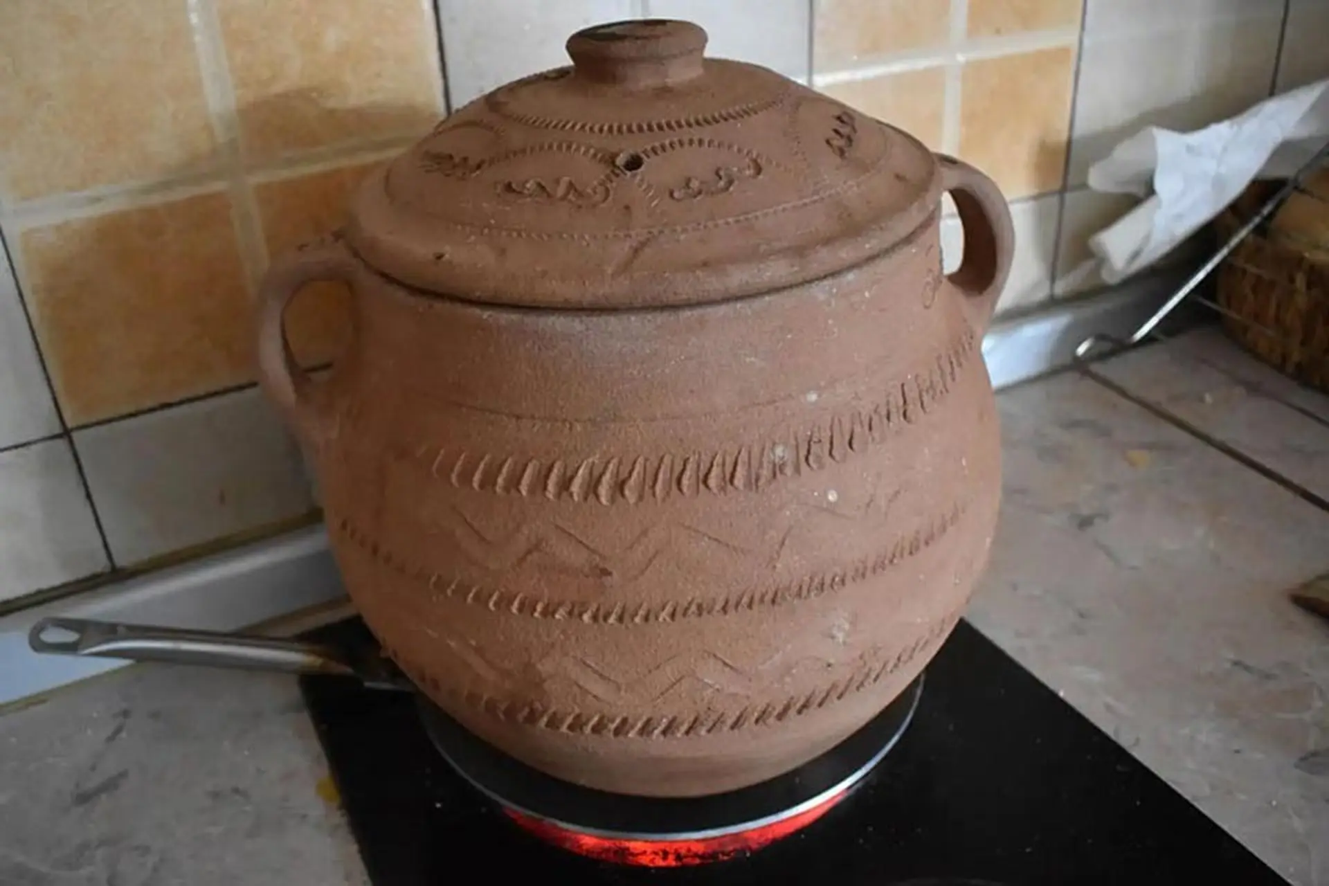 Nồi đất có nấu được bếp hồng ngoại không? Các loại nồi nấu được trên bếp hồng ngoại