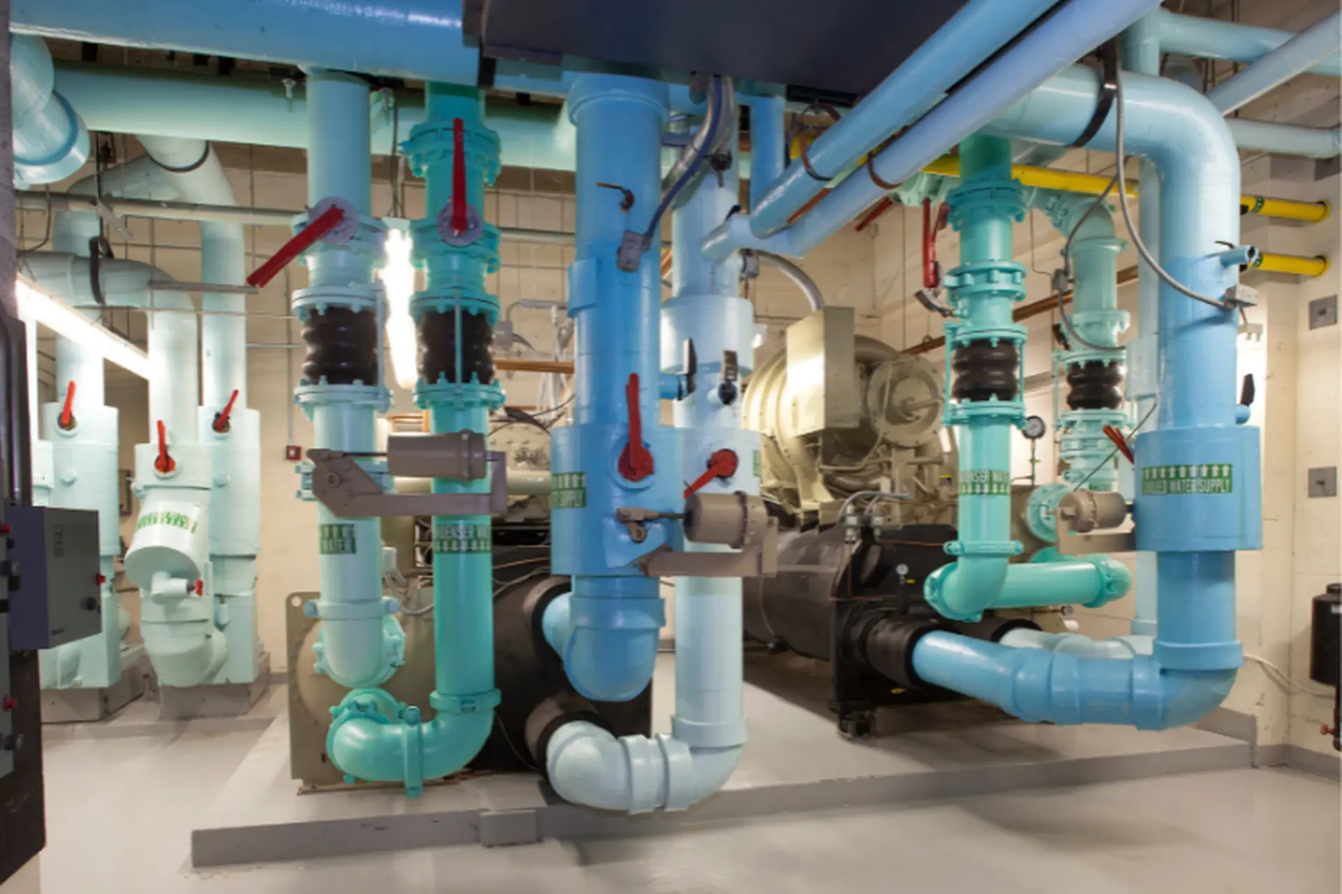Hệ thống Chiller là gì? Cấu tạo, nguyên lý hoạt động và những điều bạn cần biết về hệ thống này