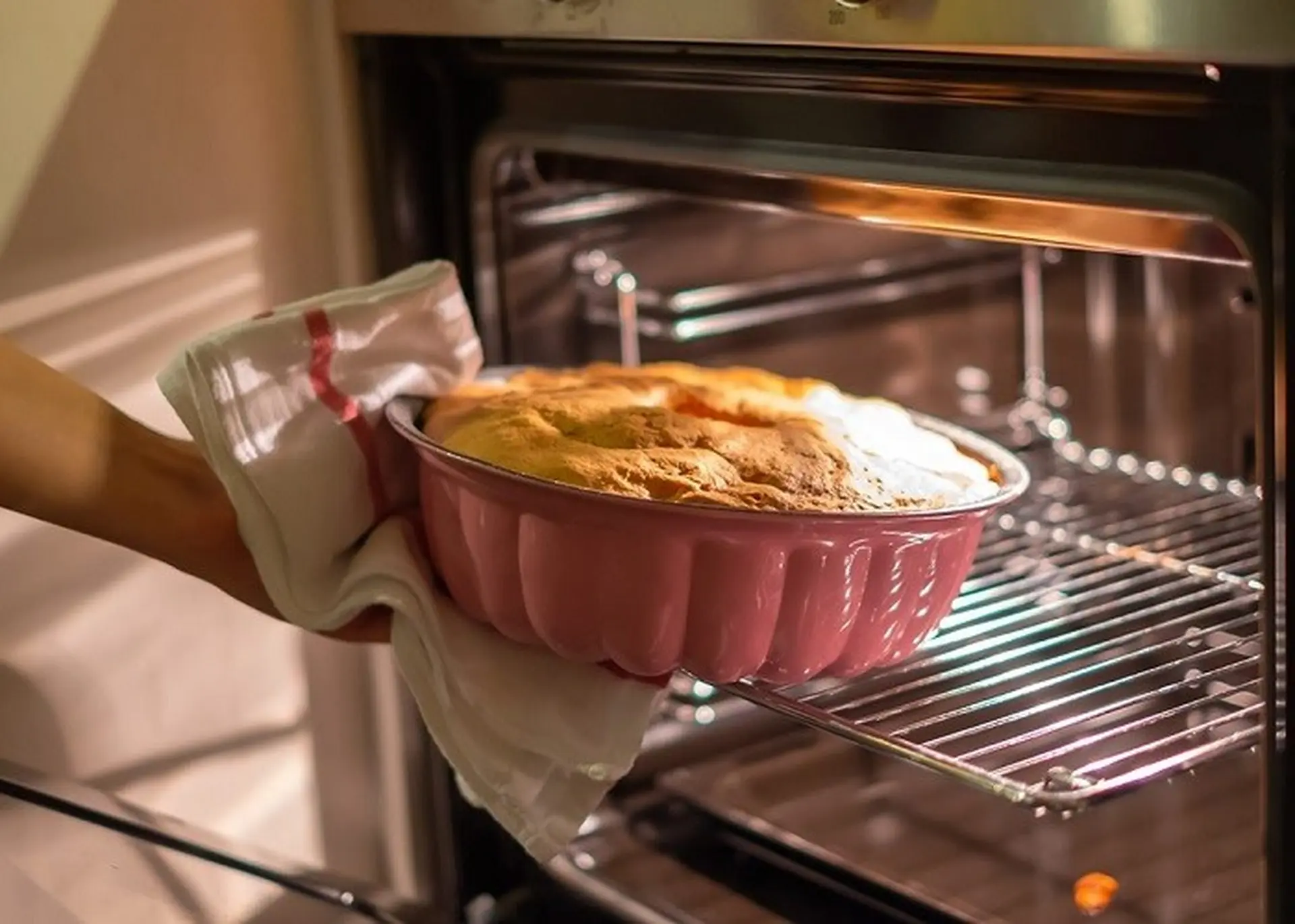 Nướng bánh nên mua lò nào? Tư vấn cách chọn lò nướng bánh chất lượng, phù hợp nhất