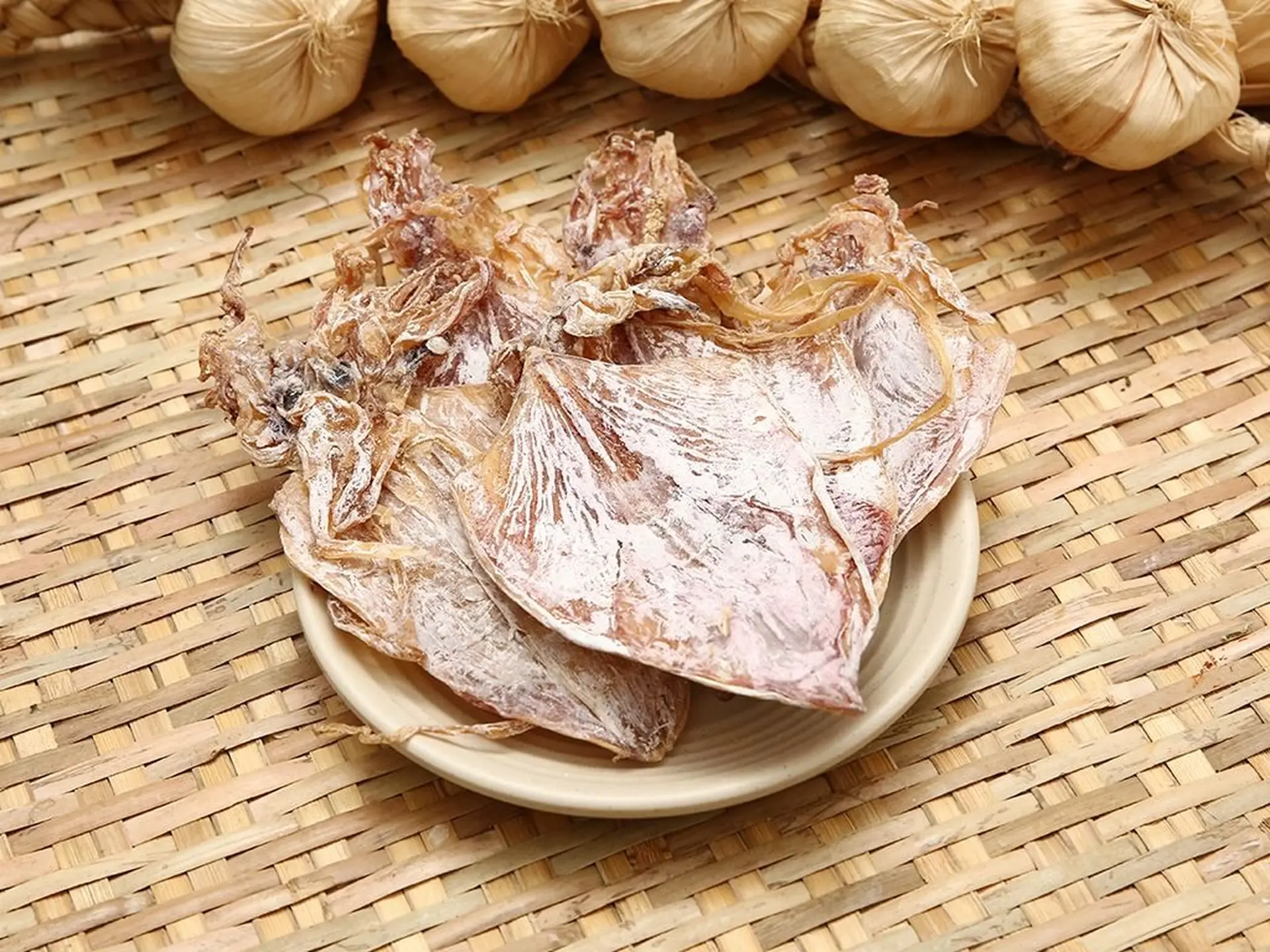Hướng dẫn cách bảo quản mực khô đúng chuẩn và mẹo phân biệt mực khô thật - giả