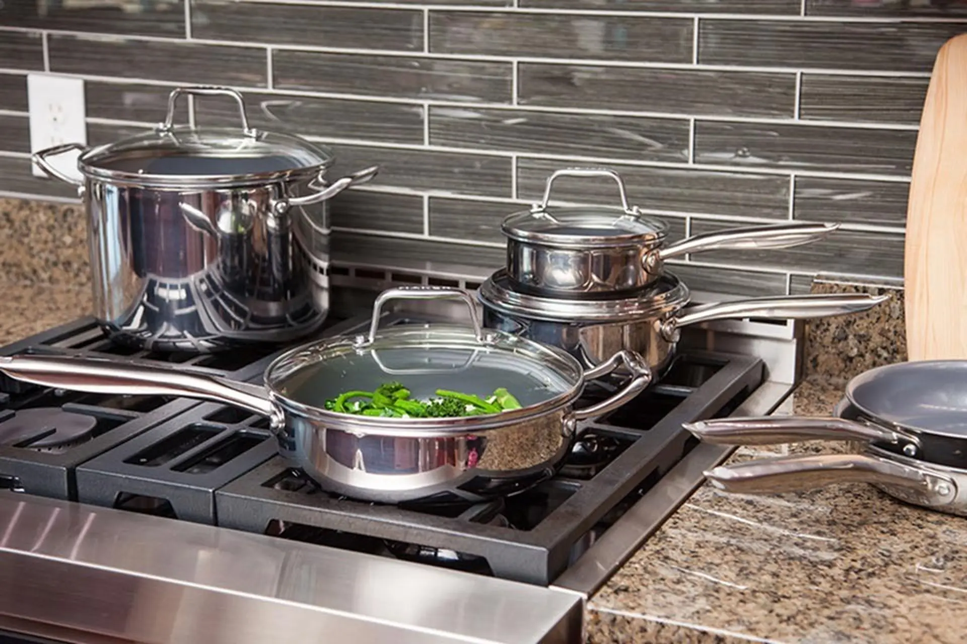 So sánh nồi inox 304 và 430: Bạn nên lựa chọn loại nồi inox nào để nấu nướng?