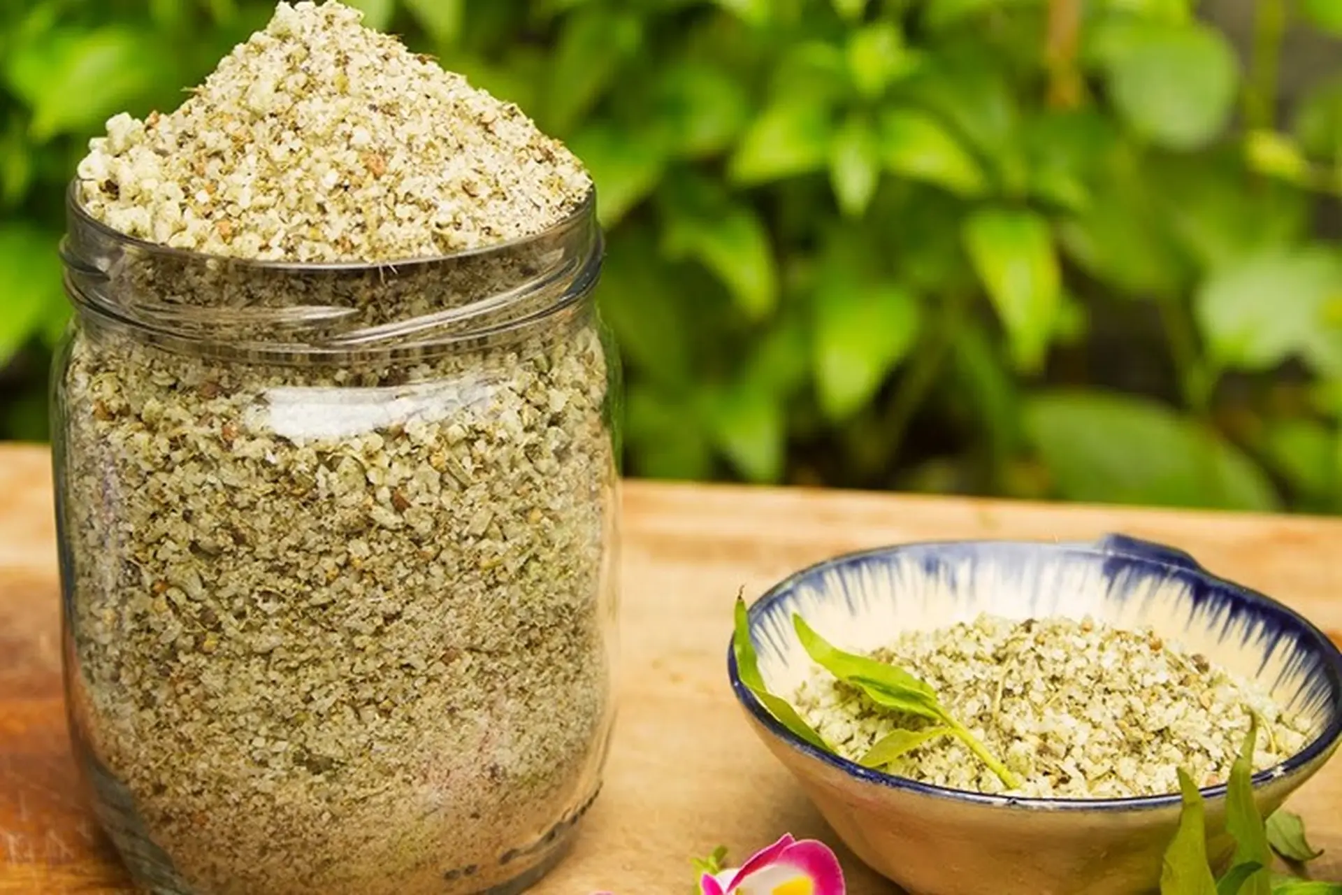Bỏ túi cách làm muối rau răm đơn giản tại nhà, hương vị đặc biệt đảm bảo chấm gì cũng ngon