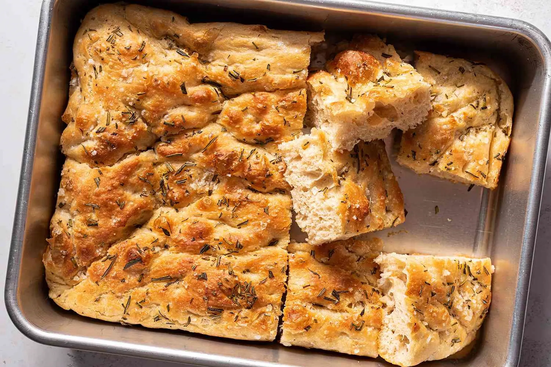 Tìm hiểu về Focaccia - Bánh mì nướng truyền thống kiểu Ý và bí quyết làm nên hương vị đặc trưng