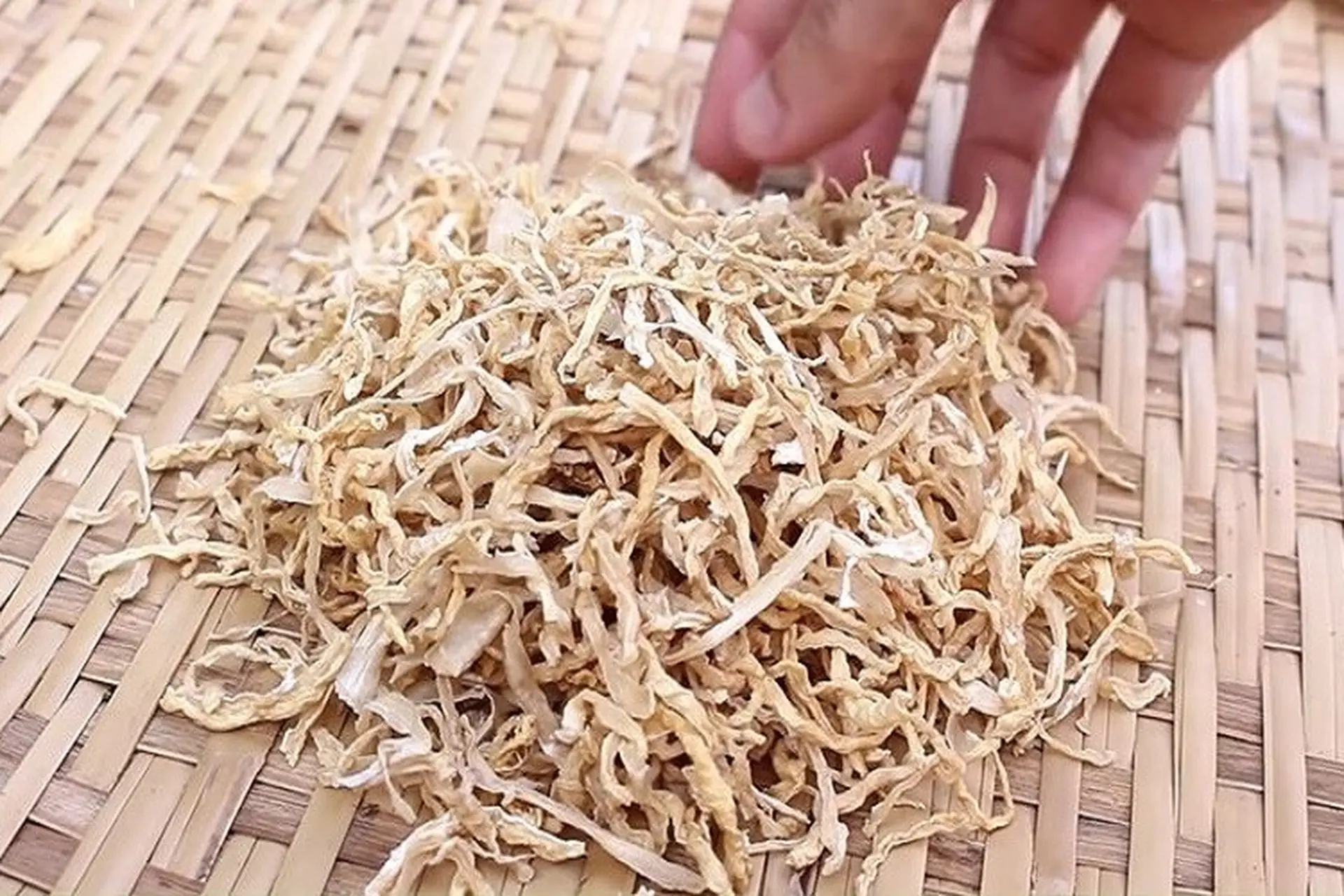 Bật mí cách làm su hào phơi khô giòn ngon, trọn vị, để cả năm không hư đơn giản tại nhà