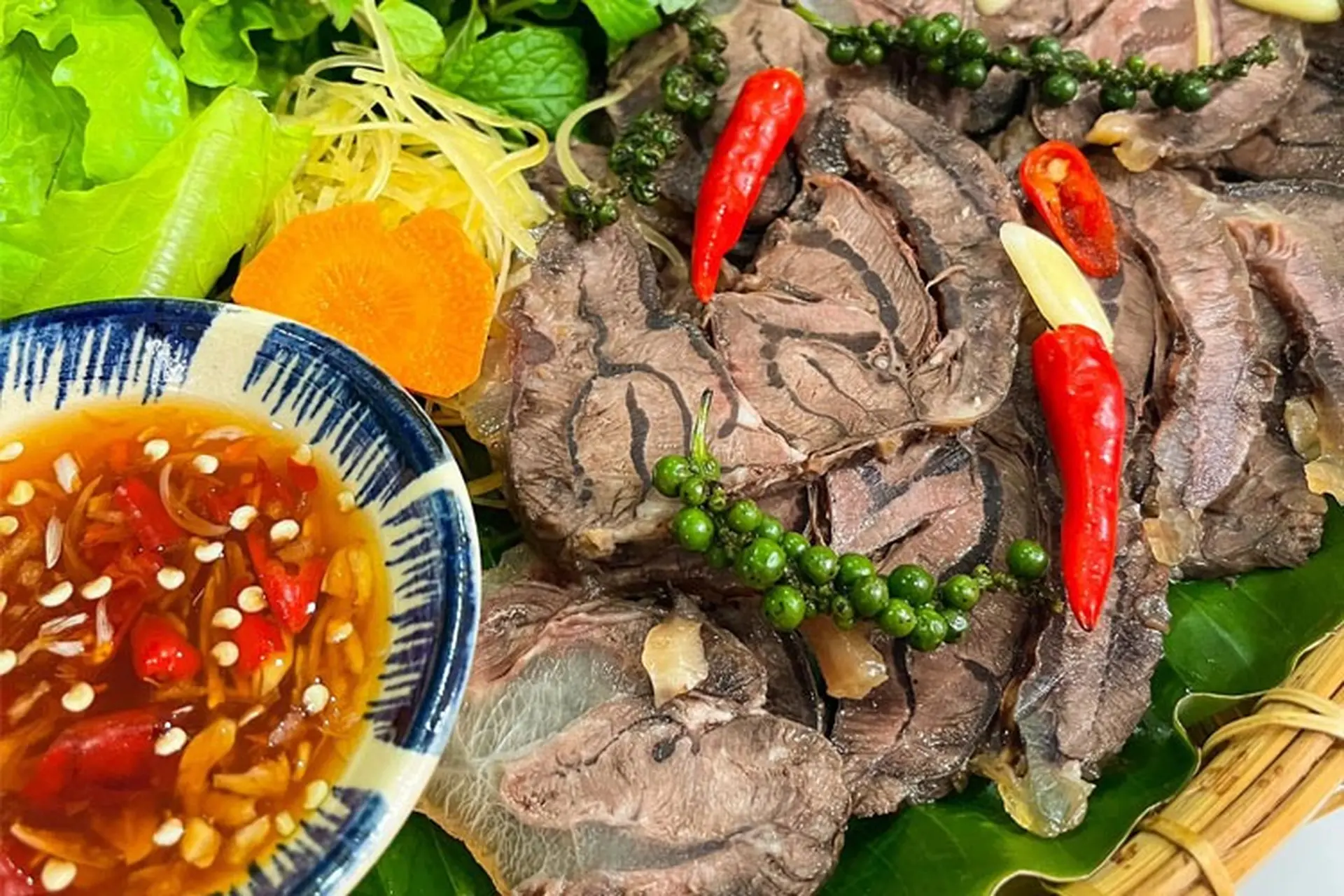 Cách làm bắp bò ngâm chua ngọt đậm đà, thơm ngon tại nhà