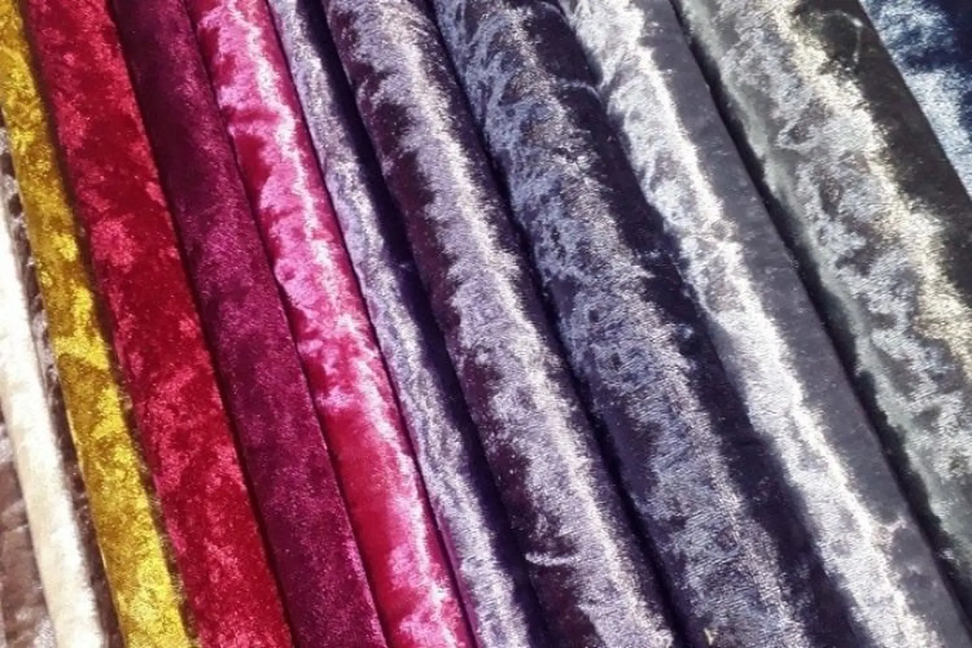 Vải nhung có giặt máy được không? Những lưu ý khi sử dụng và bảo quản để vải nhung bền đẹp