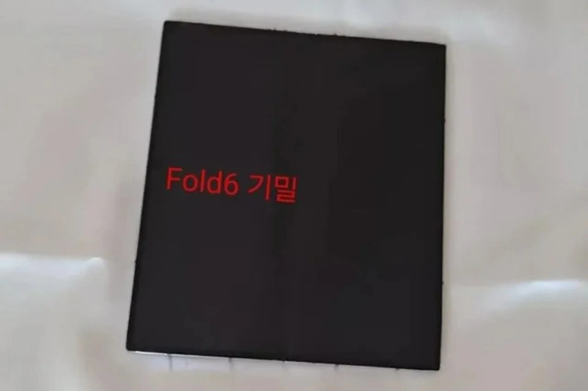 Rò rỉ mô hình Samsung Galaxy Z Fold6, hé lộ nhiều chi tiết thú vị về thiết kế