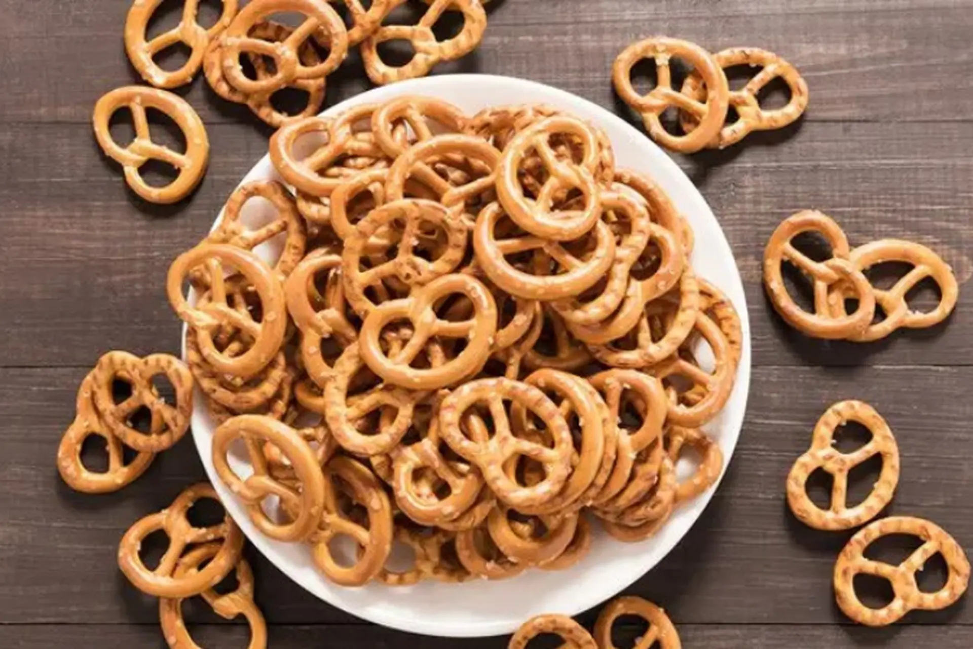 Bánh pretzel là gì? Phân loại bánh pretzel, ăn nhiều bánh pretzel có tốt cho sức khỏe không? 