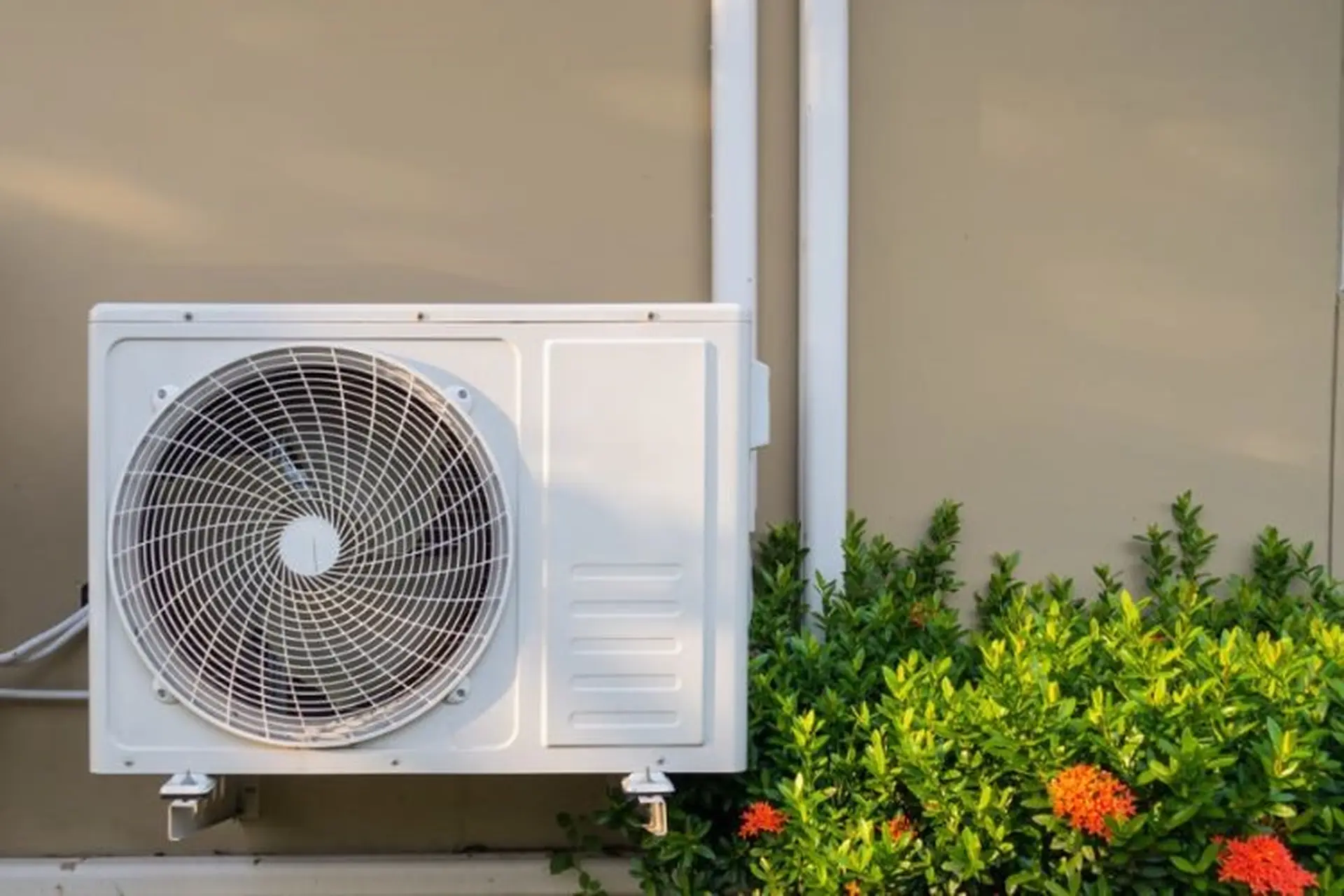 Nổ cục nóng điều hòa: 5 nguy cơ bạn cần lưu ý tránh nguy hiểm có thể xảy ra
