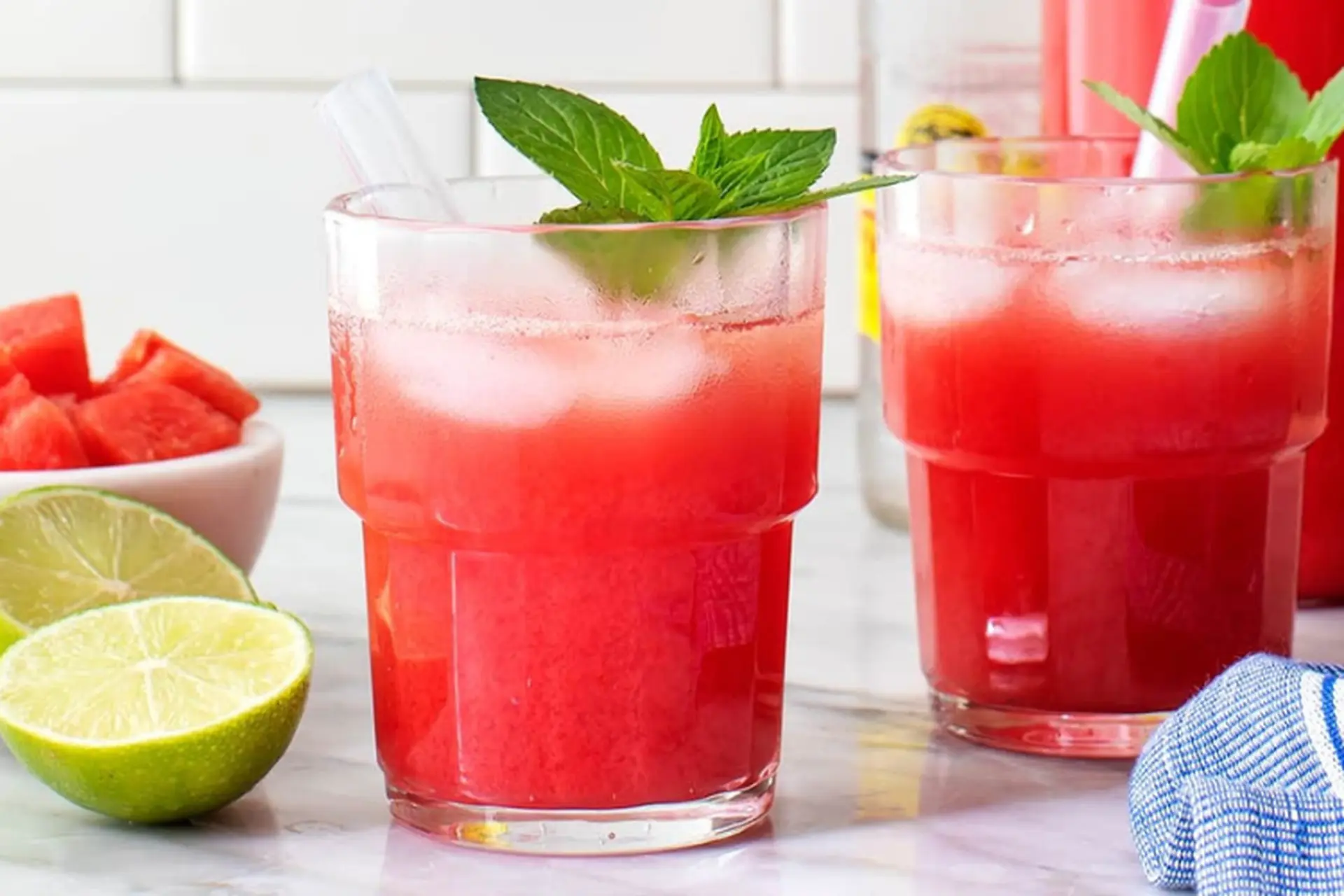 Chia sẻ công thức pha trà dưa hấu tươi mát, giải khát mùa hè tuyệt đỉnh cho cả nhà