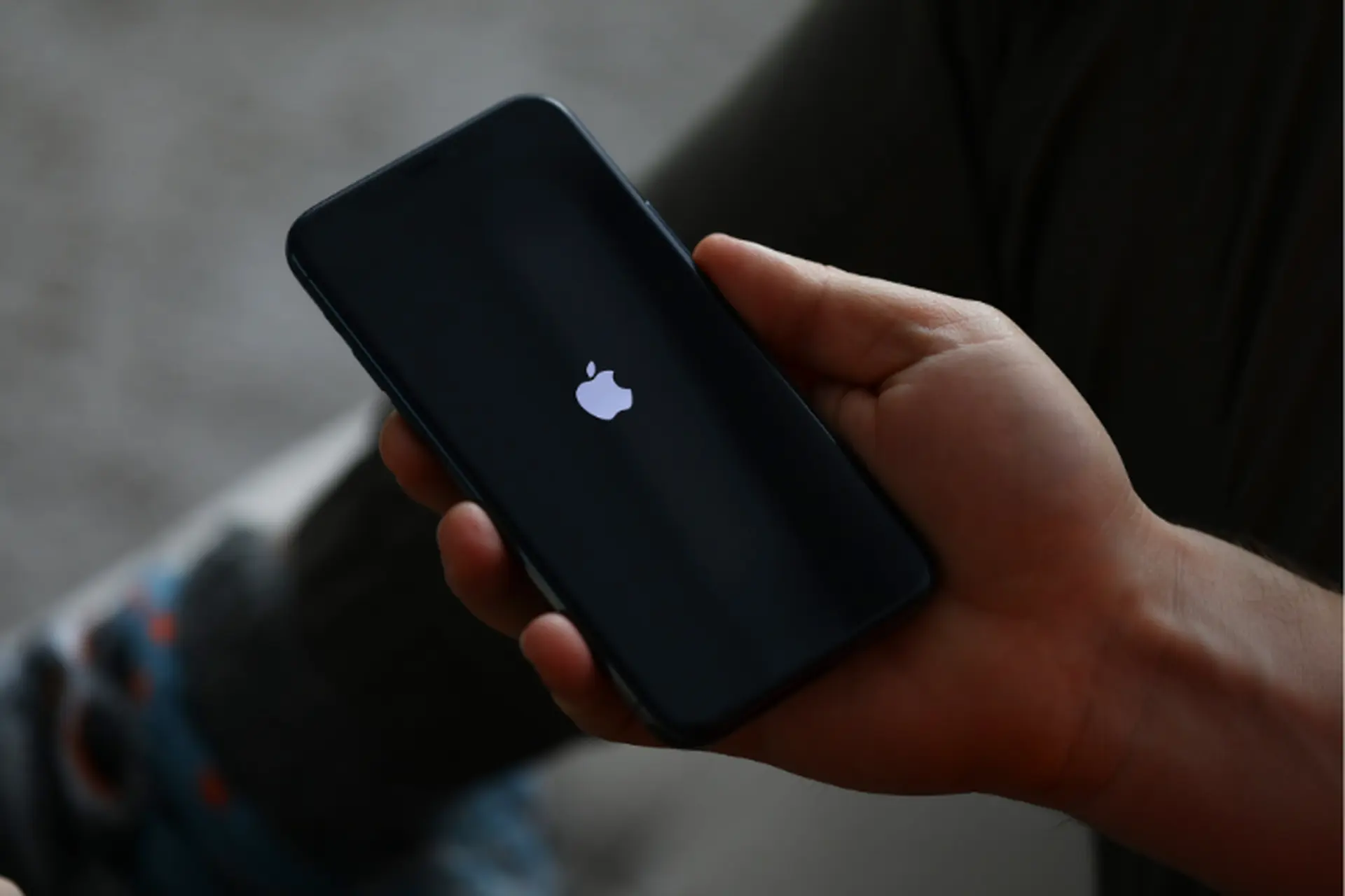 Vì sao iPhone lên táo rồi tắt liên tục khi sử dụng? Nguyên nhân và cách khắc phục hiệu quả
