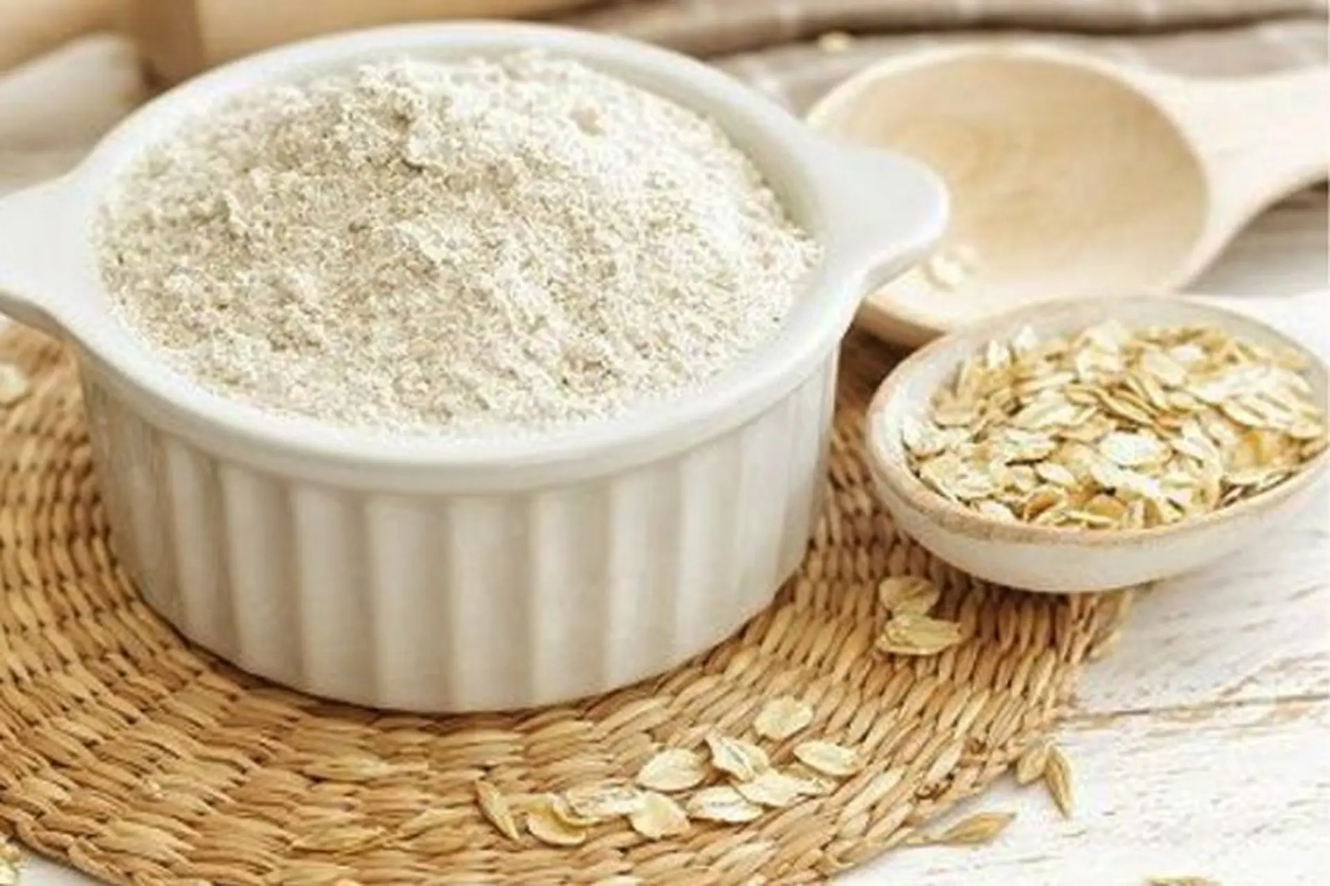 Bột yến mạch Oatmeal là gì? Công dụng và cách sử dụng để chăm sóc sức khỏe và làn da