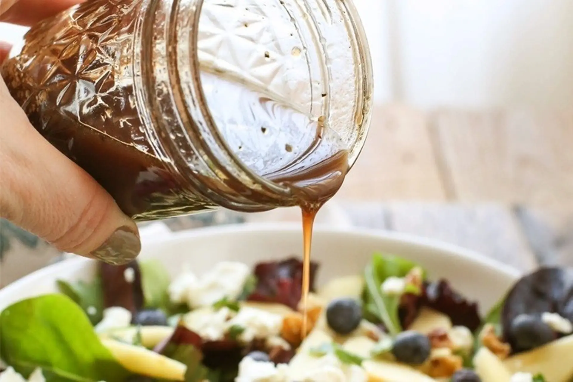 Salad và salad dressing là gì? Có mấy loại salad dressing phổ biến nhất hiện nay?