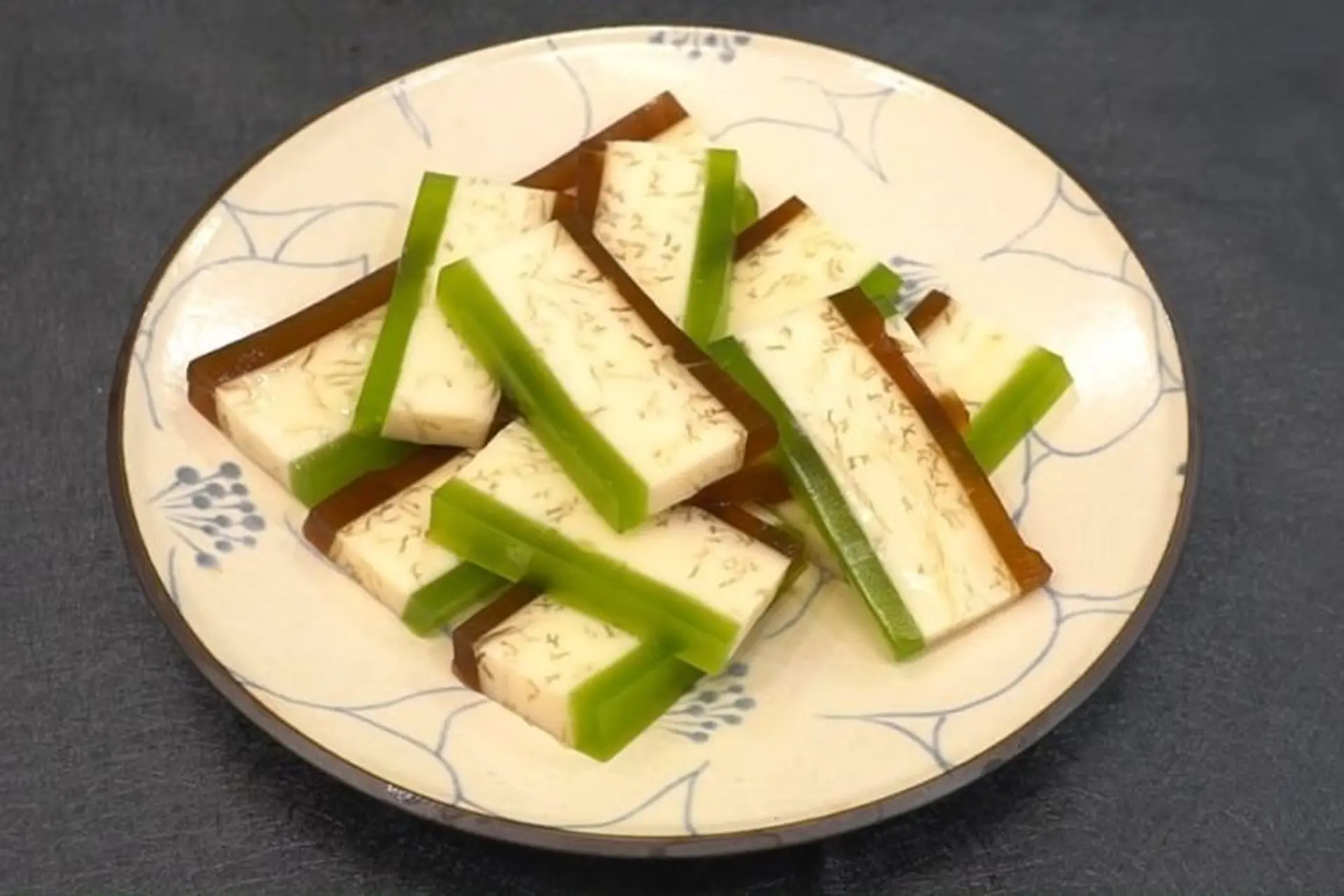 Cách nấu rau câu sợi khô giòn sần sật đơn giản giải nhiệt mùa hè, ai ăn cũng thích