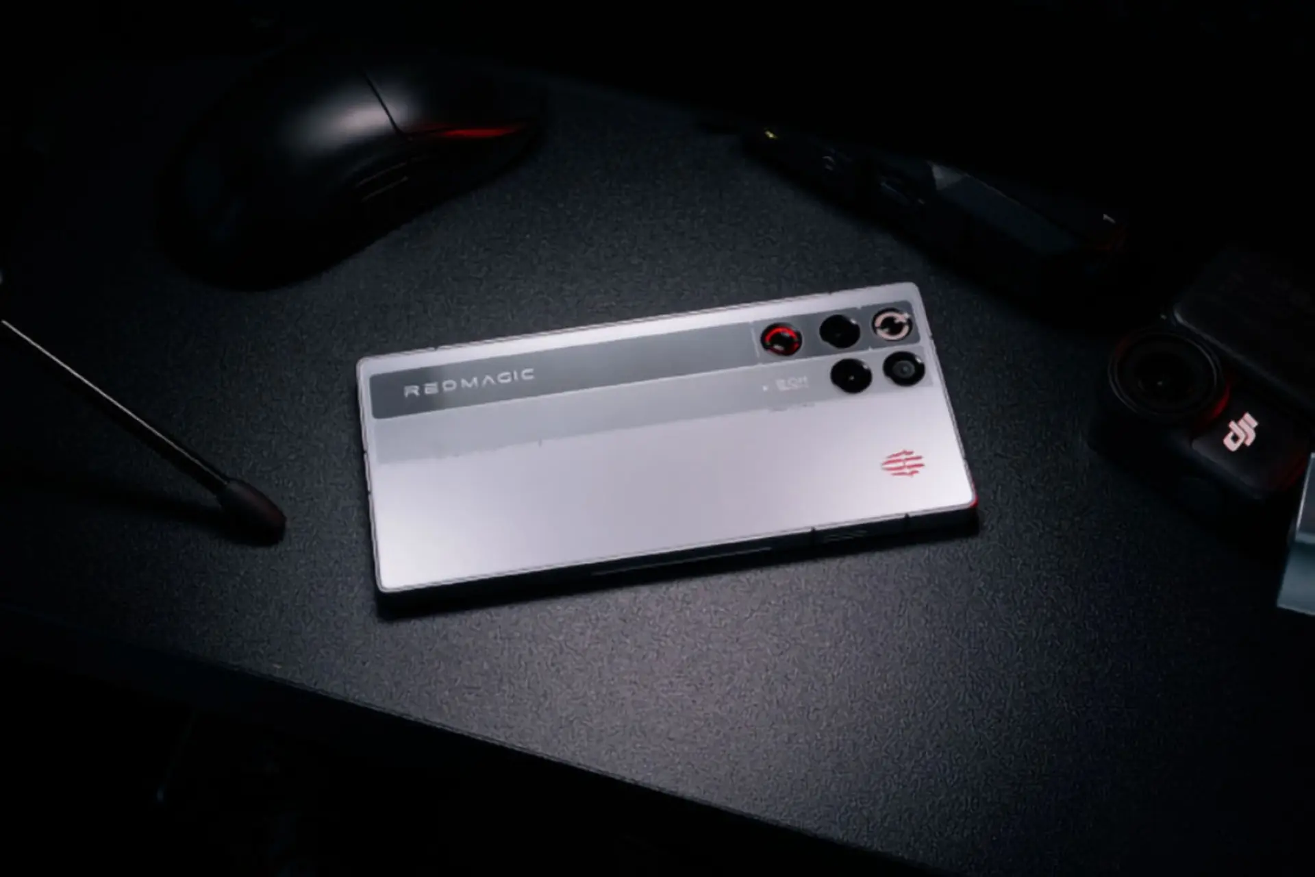 Top điện thoại tản nhiệt tốt nhất 2025: Game thủ cày cuốc không lo nóng máy