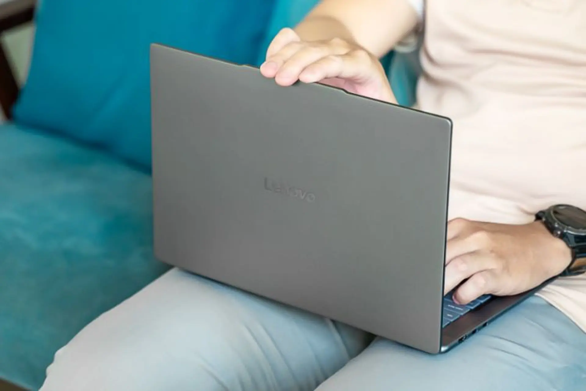 Đánh giá Lenovo Yoga Pro 7: Khám phá chiếc laptop hoàn hảo với hiệu năng mạnh mẽ và thiết kế sang trọng